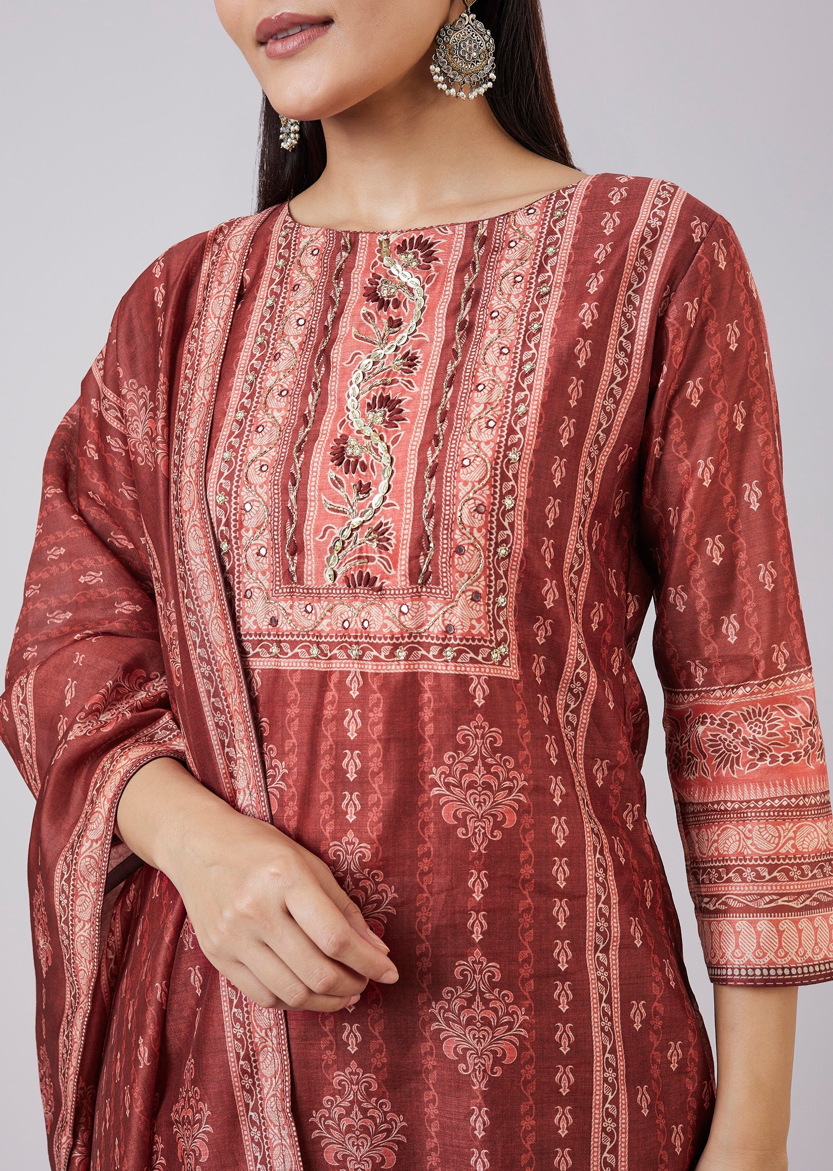 Maroon Chanderi Kurta Set With Sequins Detailing - Image 2