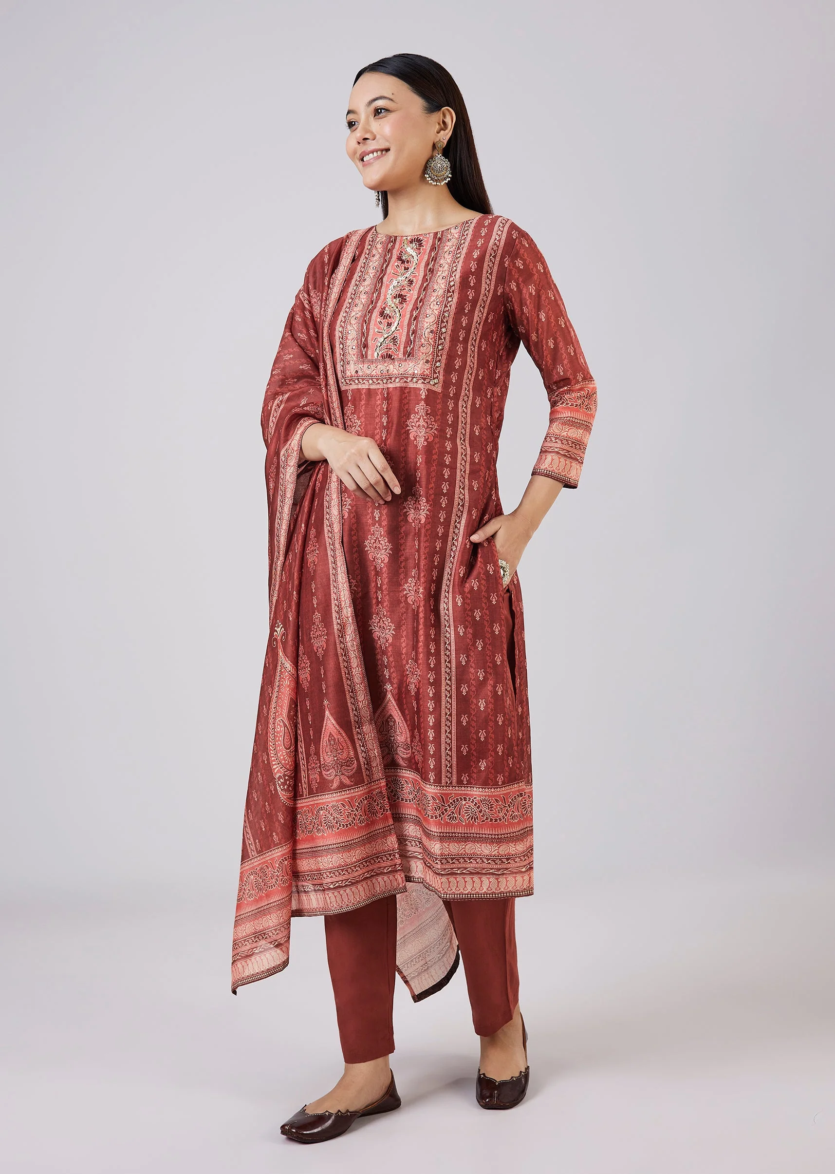 Maroon Chanderi Kurta Set With Sequins Detailing - Image 3