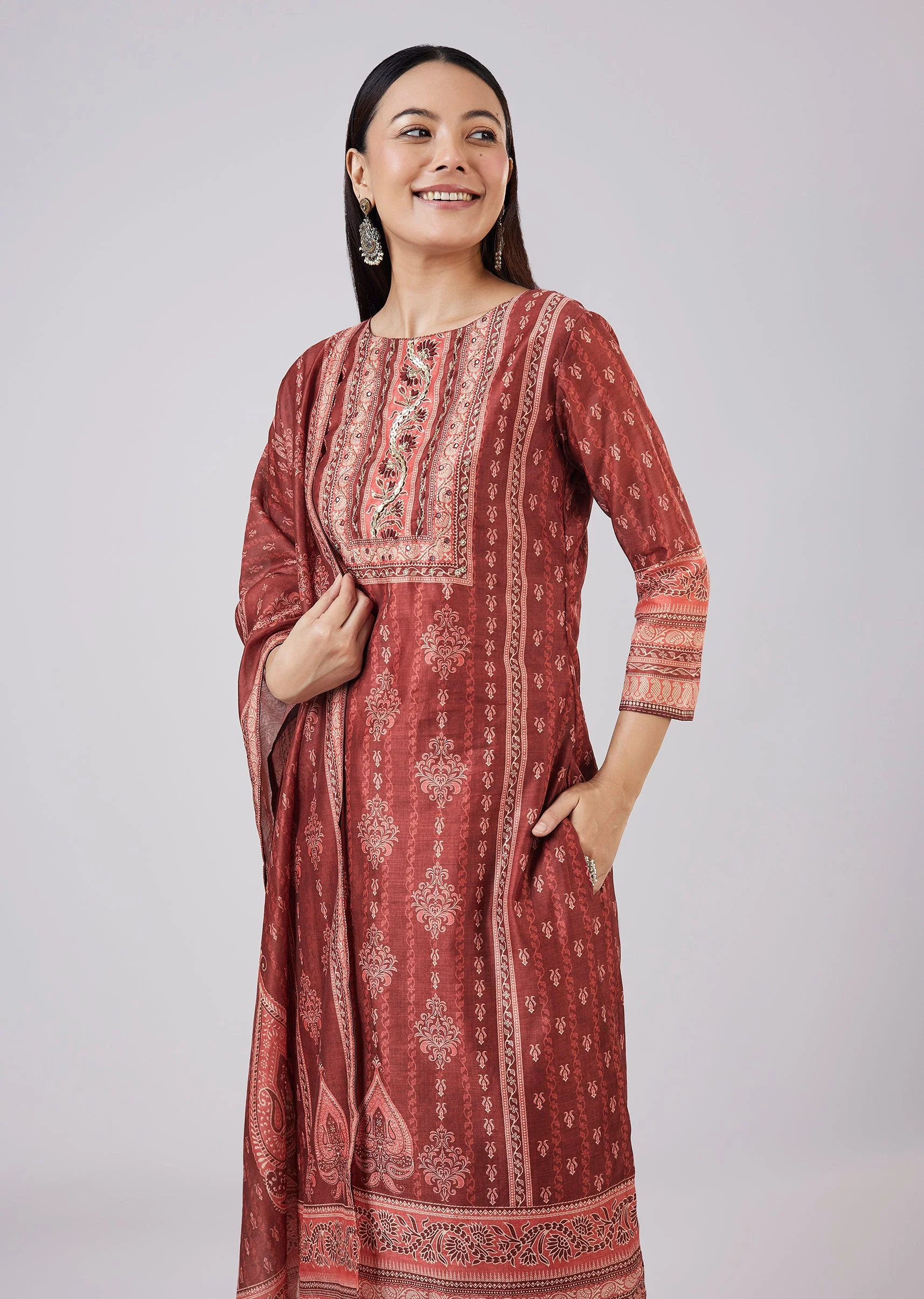 Maroon Chanderi Kurta Set With Sequins Detailing - Image 4
