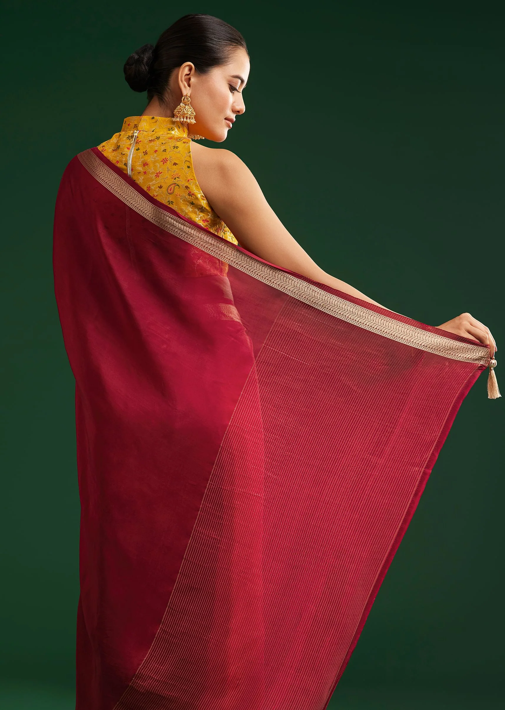 Maroon Dola Silk Saree With Zari Woven Border And Pallu - Image 4