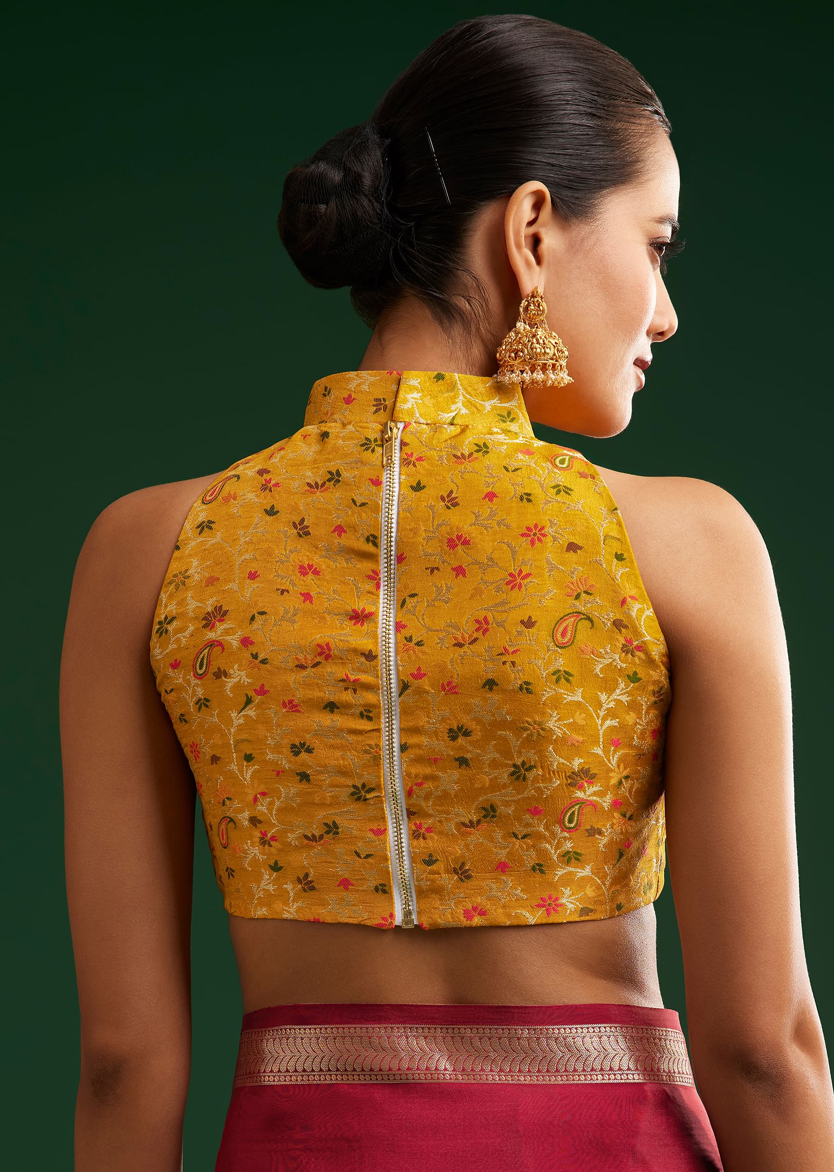 Maroon Dola Silk Saree With Zari Woven Border And Pallu - Image 8