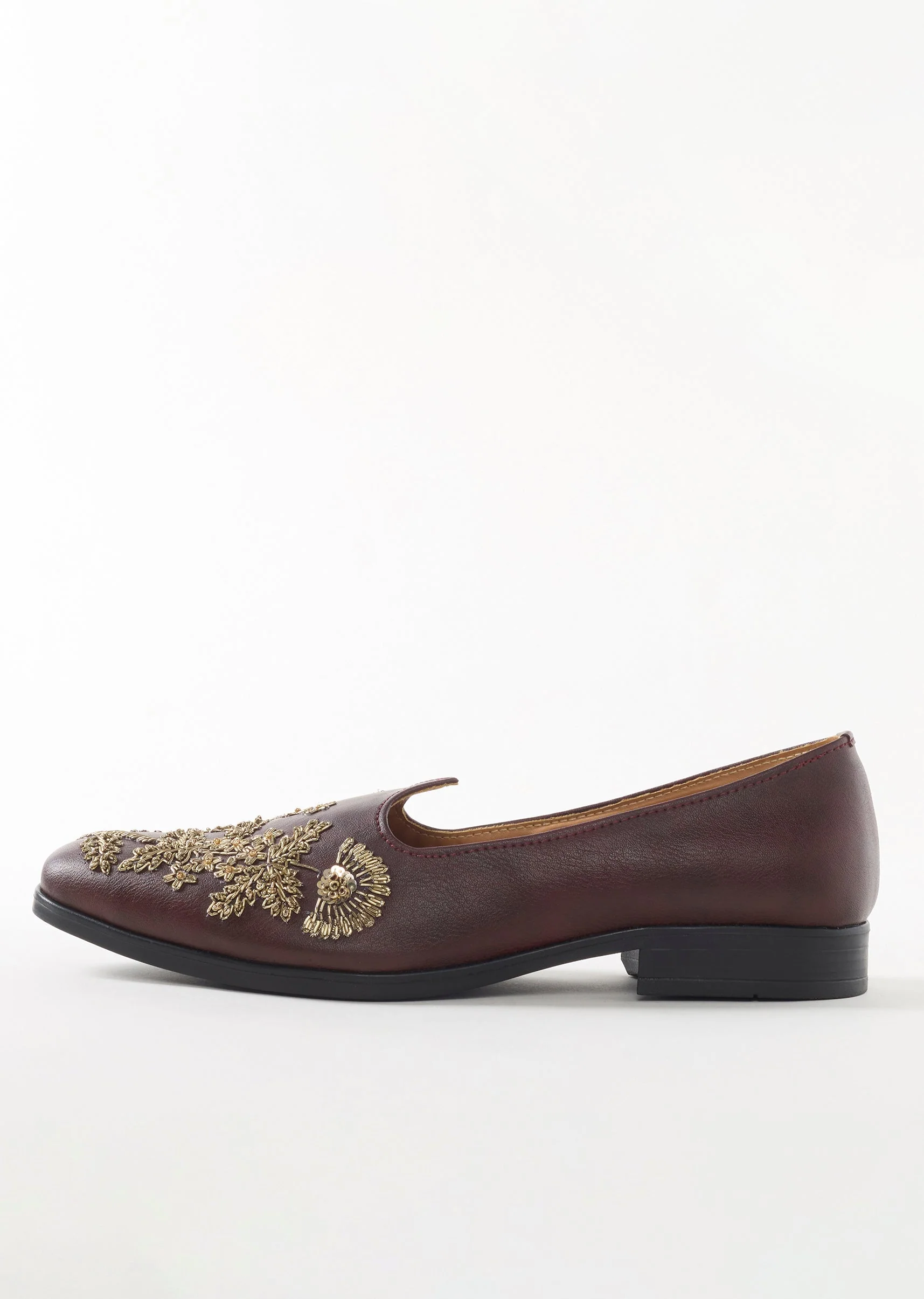 Maroon Ethnic Jutti With Golden Embroidery For Men - Image 4