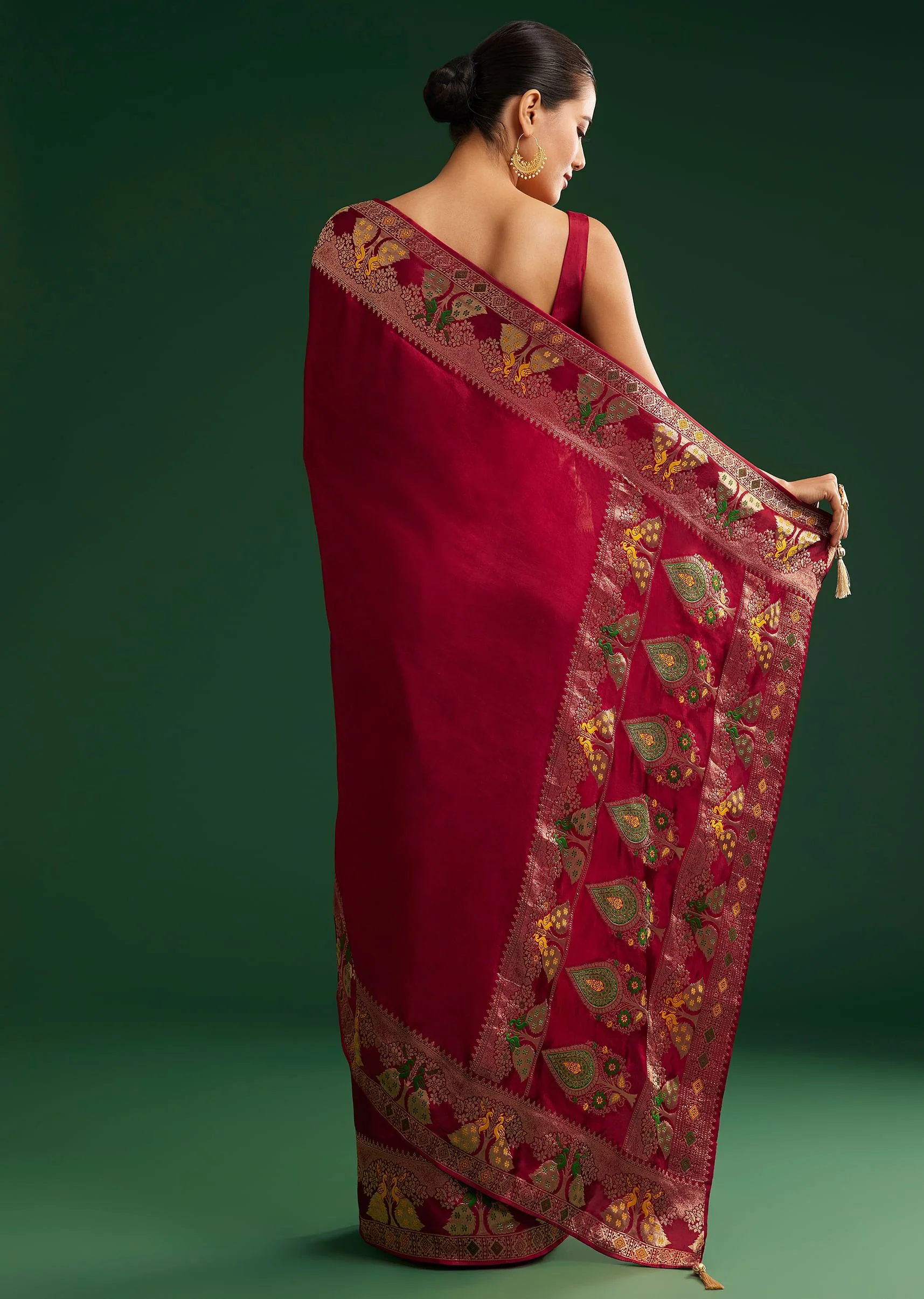 Maroon Georgette Saree With Zari And Multicolour Thread Accents - Image 6