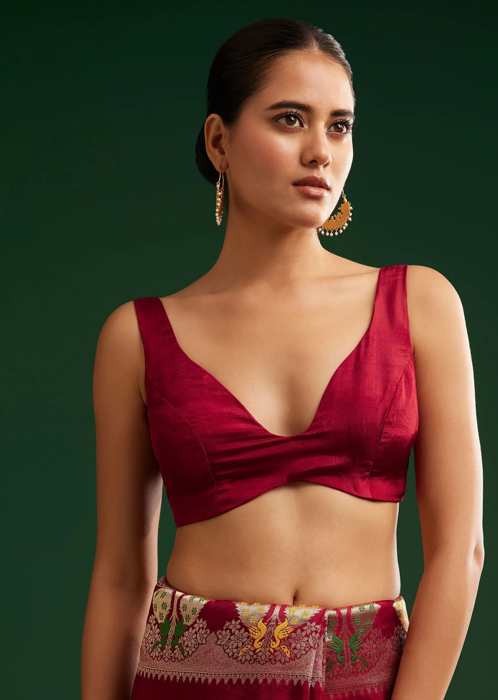 Maroon Georgette Saree With Zari And Multicolour Thread Accents - Image 7