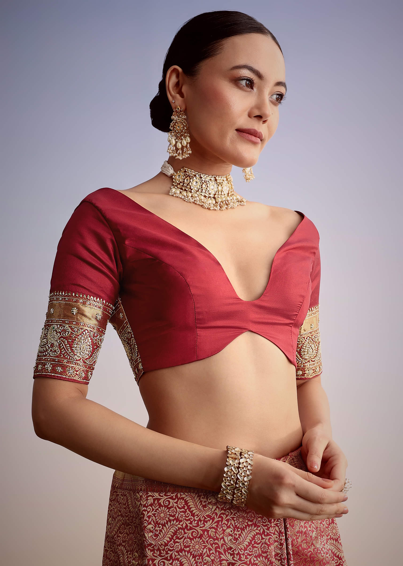 Maroon Jacquard Silk Saree With Heavy Embroidered Border And Pallu - Image 8