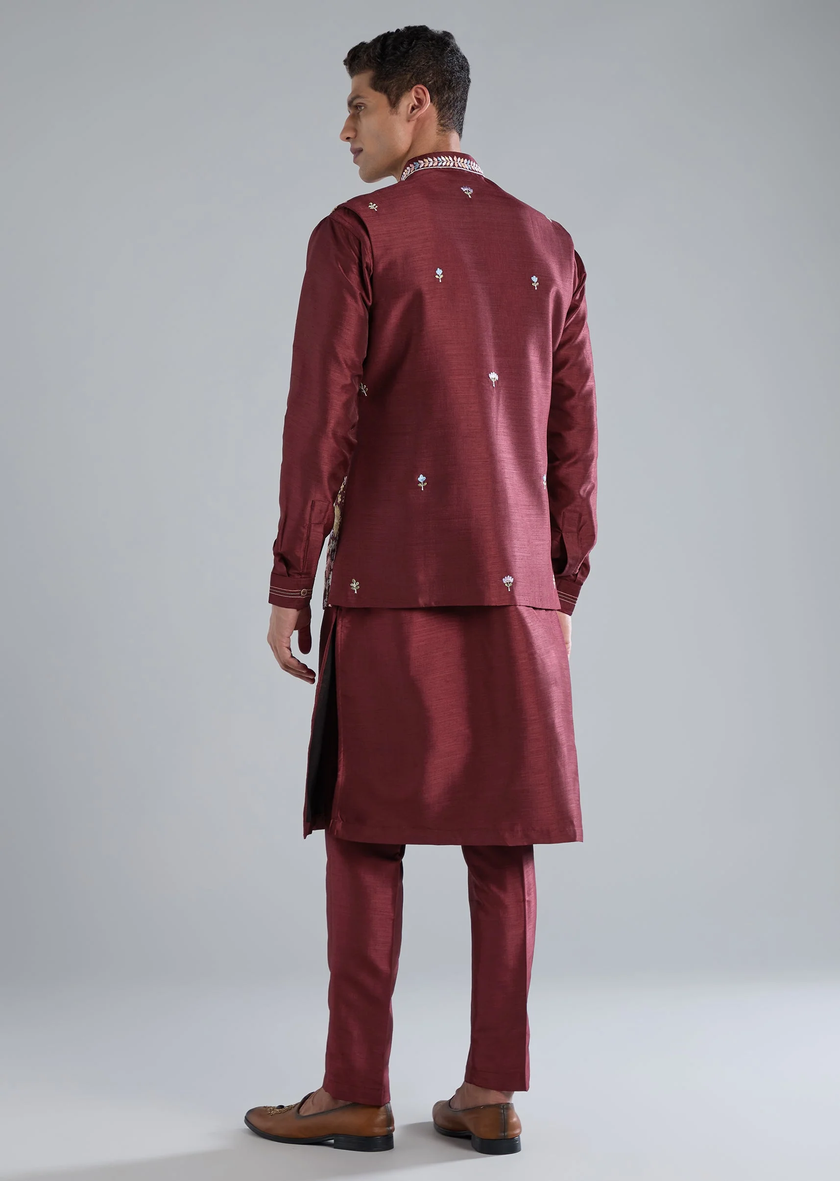 Maroon Kurta Jacket Set With Thread Resham Work - Image 5