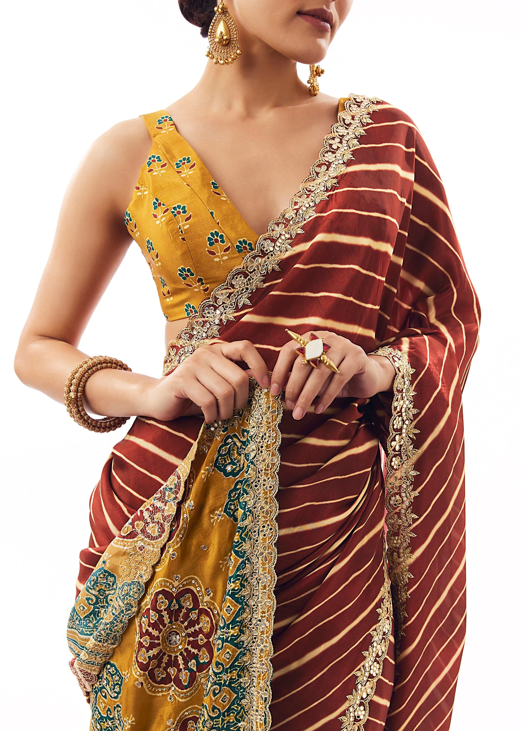 Maroon Lehariya Crepe Saree With Scalloped Gotta Work Border - Image 2