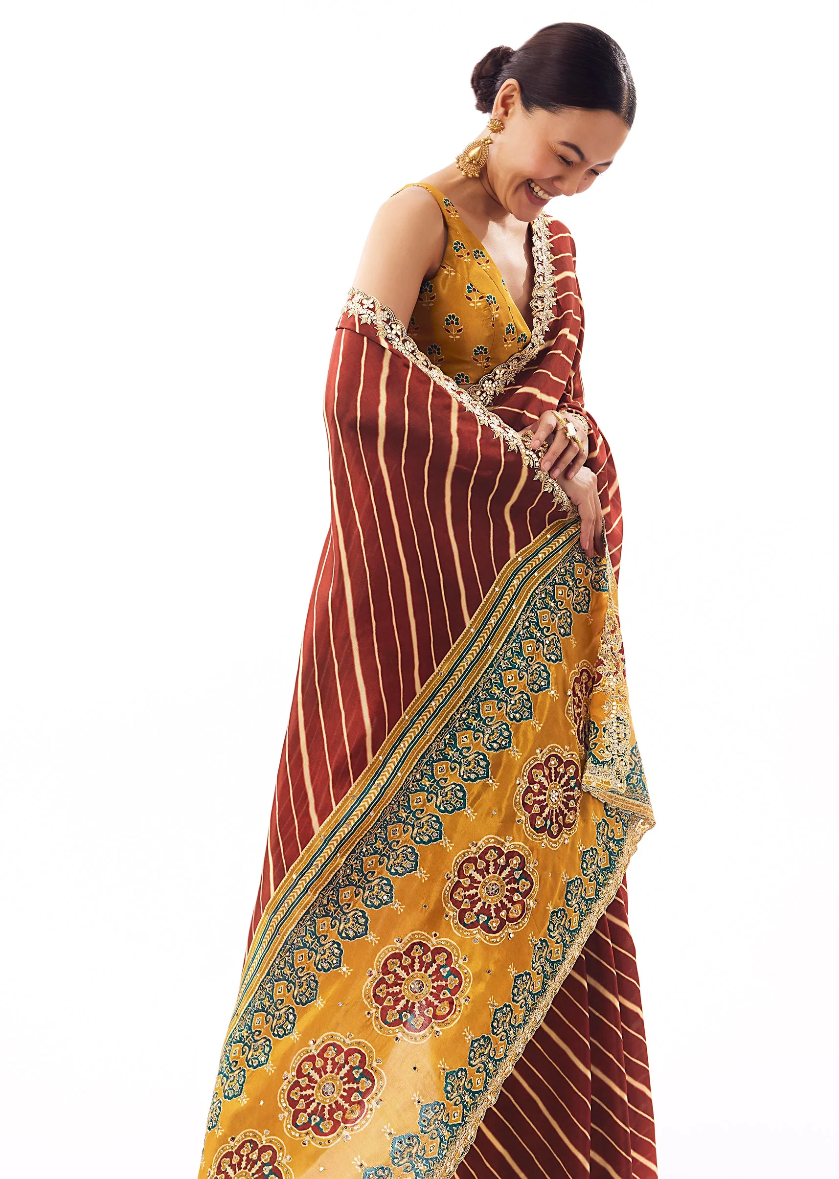 Maroon Lehariya Crepe Saree With Scalloped Gotta Work Border - Image 5