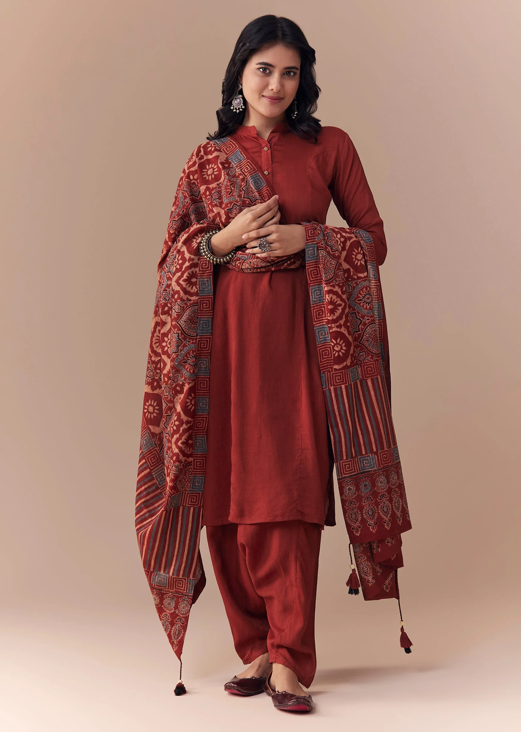 Maroon Linen Kurta Set with Handblock Ajrakh Dupatta - Image 3