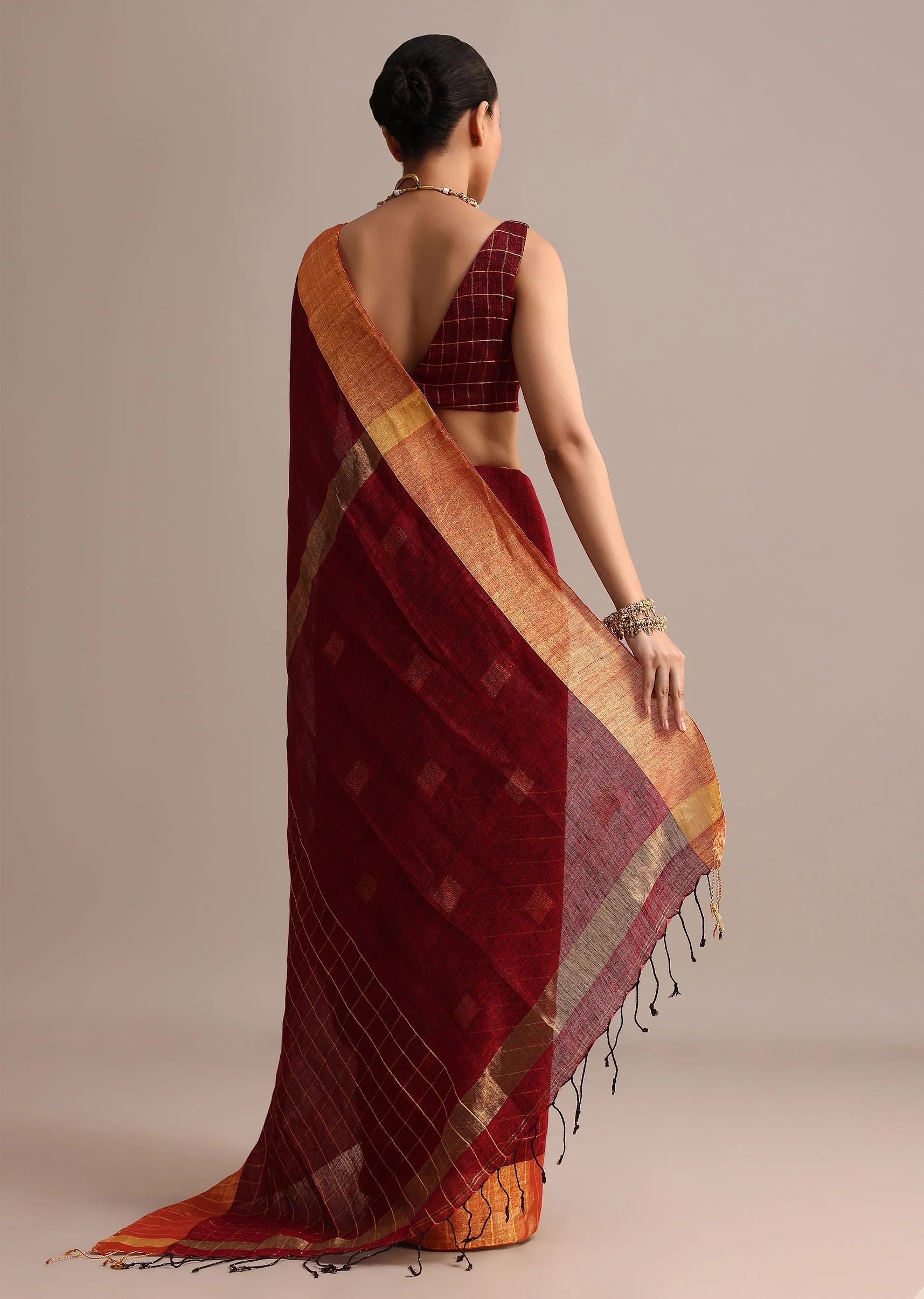 Maroon Linen Woven Saree With Zari Border And Unstitched Blouse - Image 4