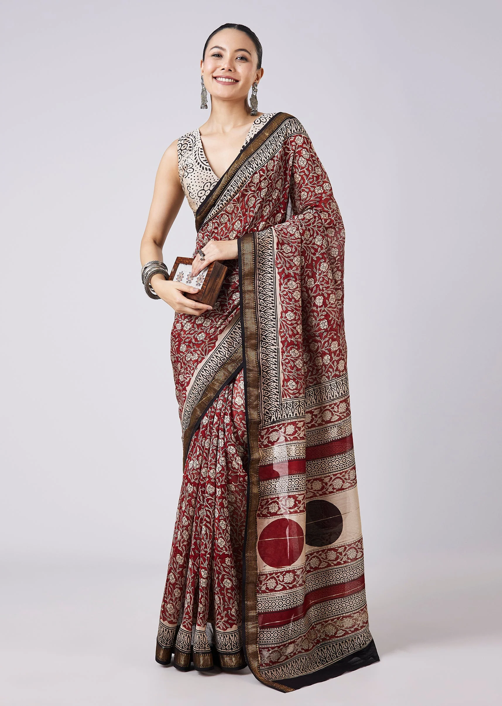 Maroon Printed Saree with Unstitched Blouse - Image 3