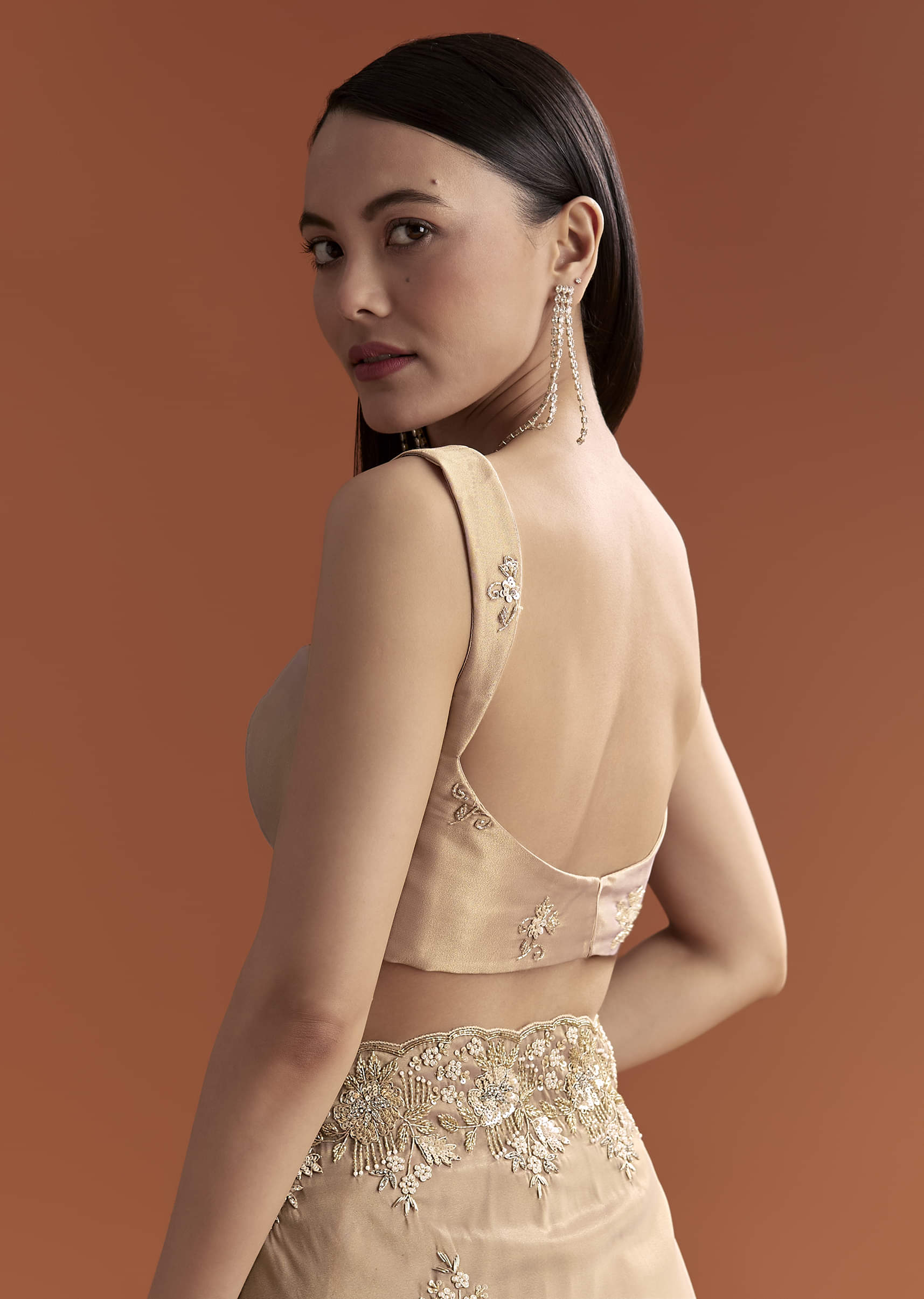 Mauve Tissue Saree With Scallop Border And Stone Embroidery - Image 7