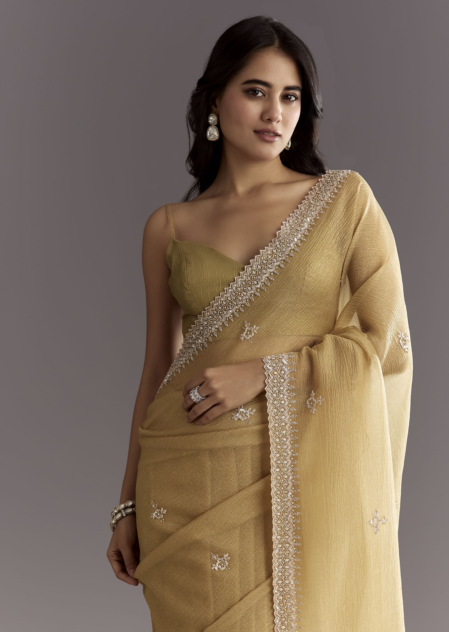 Mehendi Green Crushed Tissue Saree With Cutwork Embroidered Border - Image 5