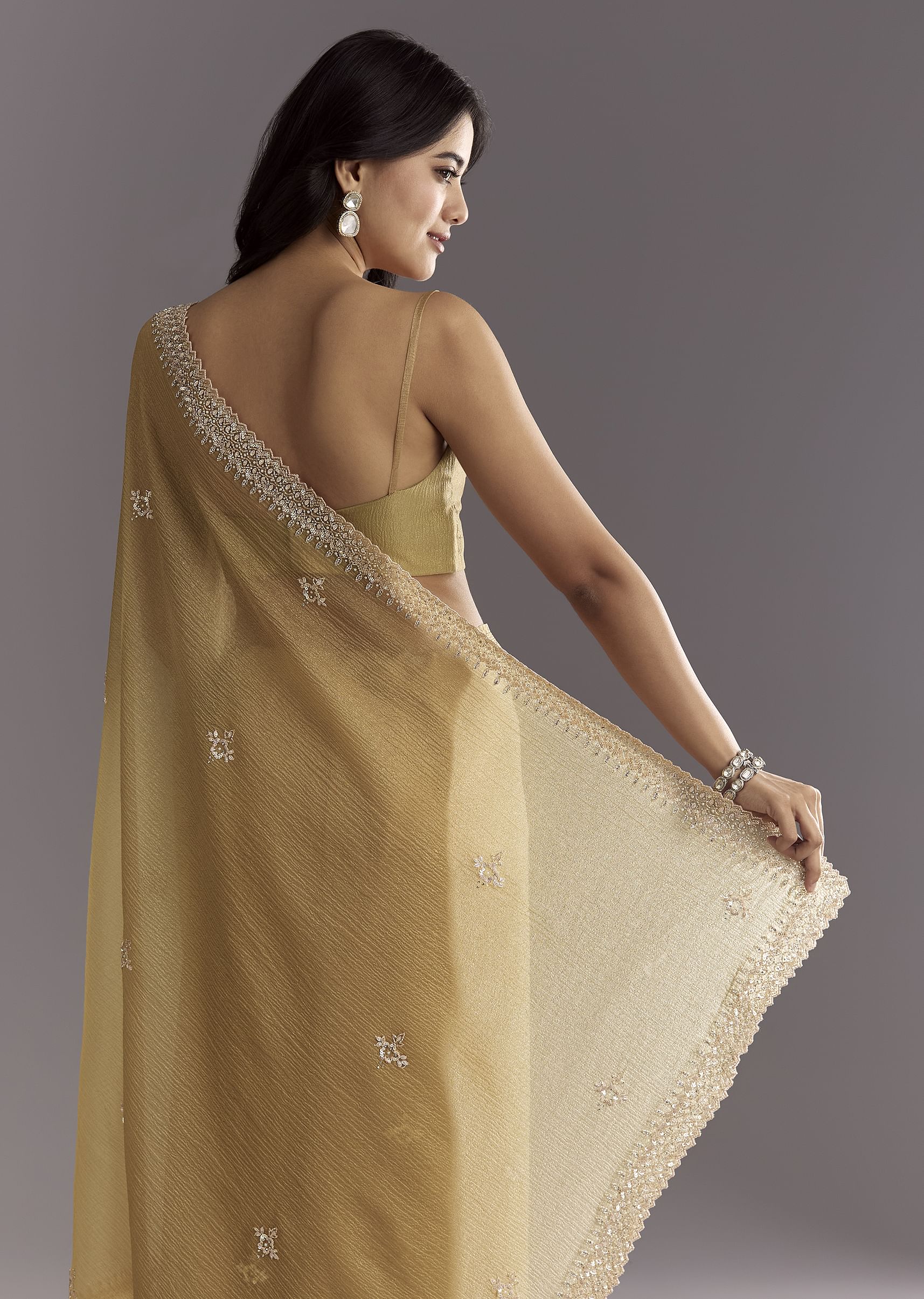 Mehendi Green Crushed Tissue Saree With Cutwork Embroidered Border - Image 6