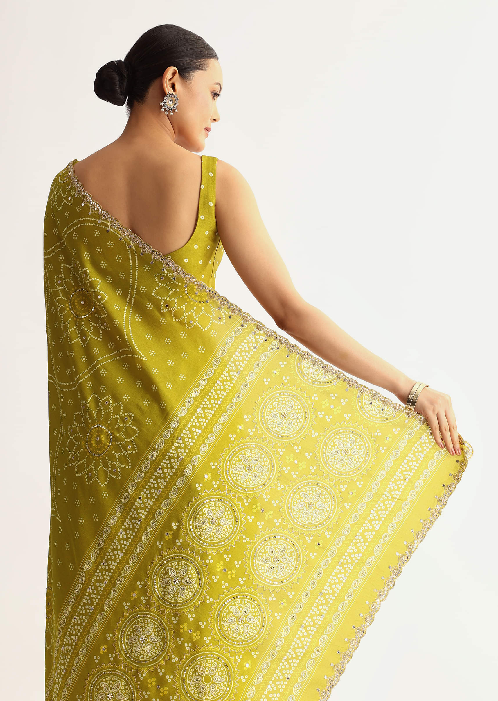 Mehendi Green Patola Printed Georgette Saree With Scallop Border - Image 4