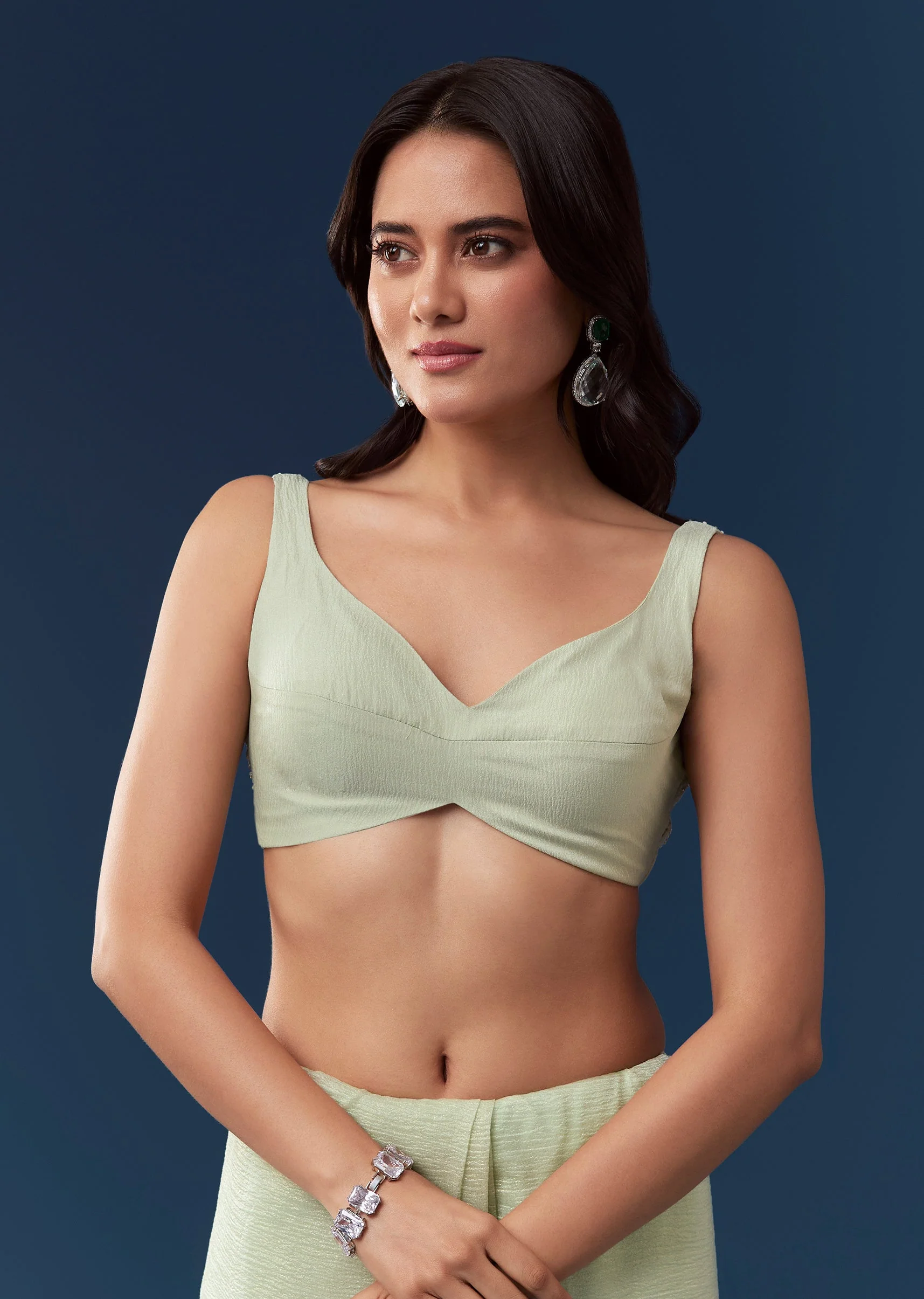 Mint Green Crush Tissue Saree With Cutwork Floral Border And Butti Embroidery - Image 7