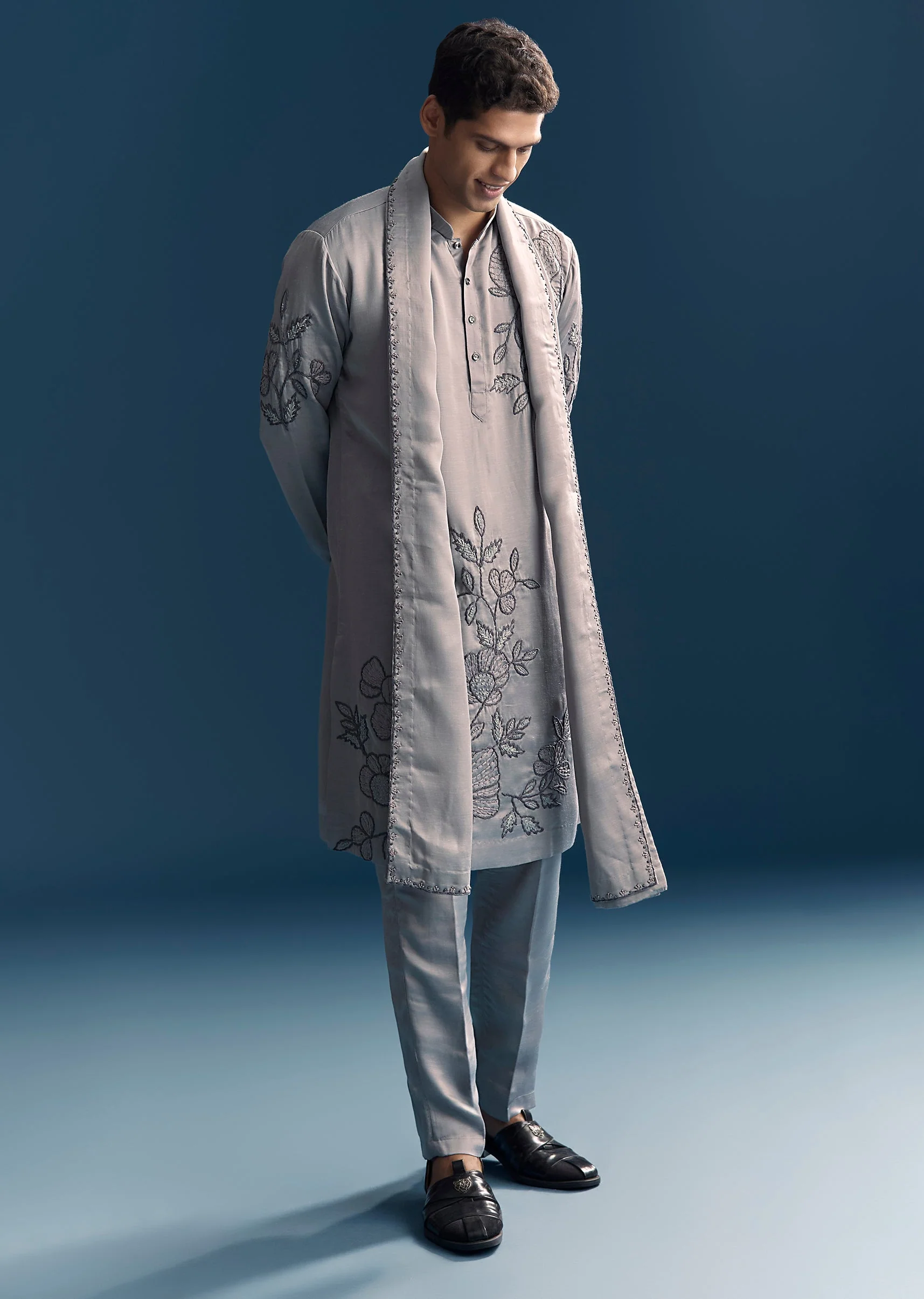 Modern Grey Duo – Indo Western Saree For Her And Kurta Set For Him - Image 10