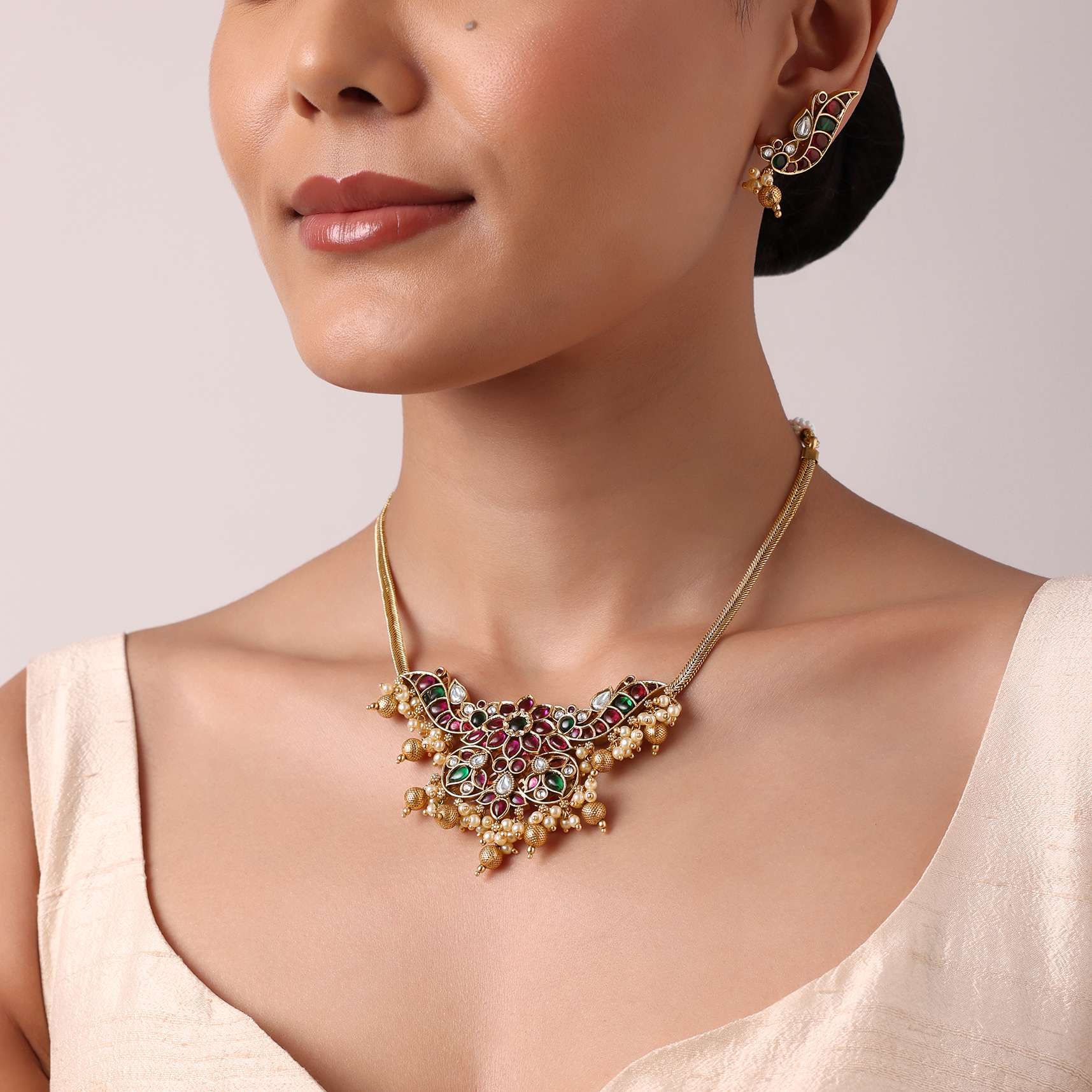 Multicolor Kundan Short Necklace Set With Pearls - Image 7