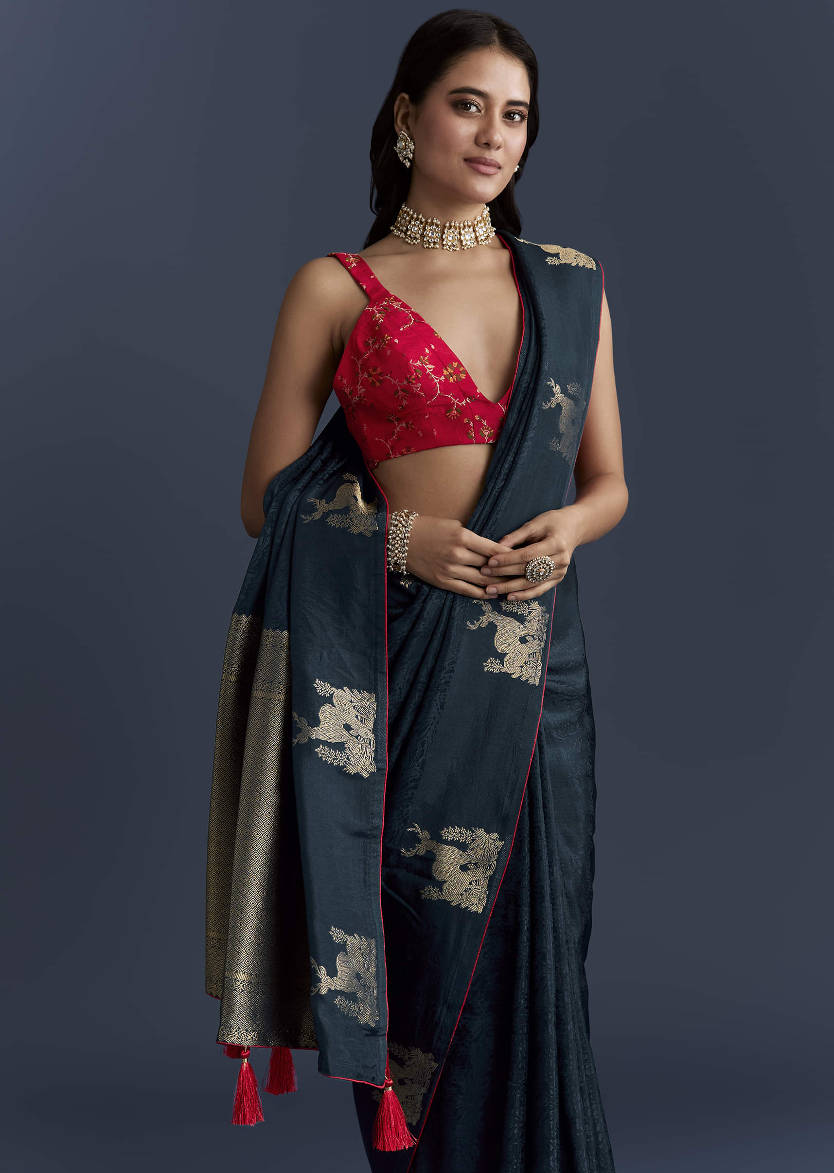 Navy Blue Jacquard Woven Saree With Intricate Zari Embroidery - Image 5