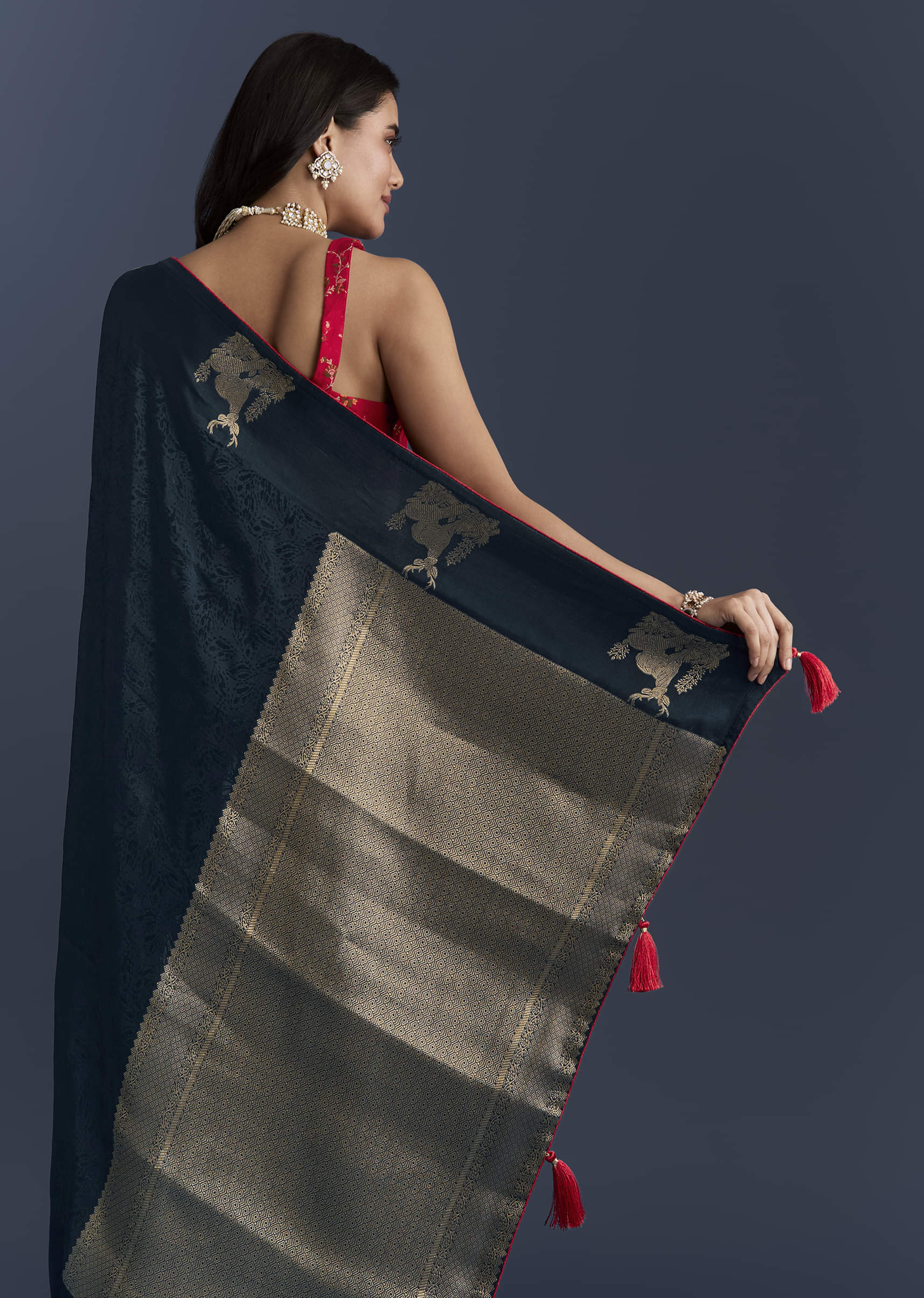 Navy Blue Jacquard Woven Saree With Intricate Zari Embroidery - Image 6