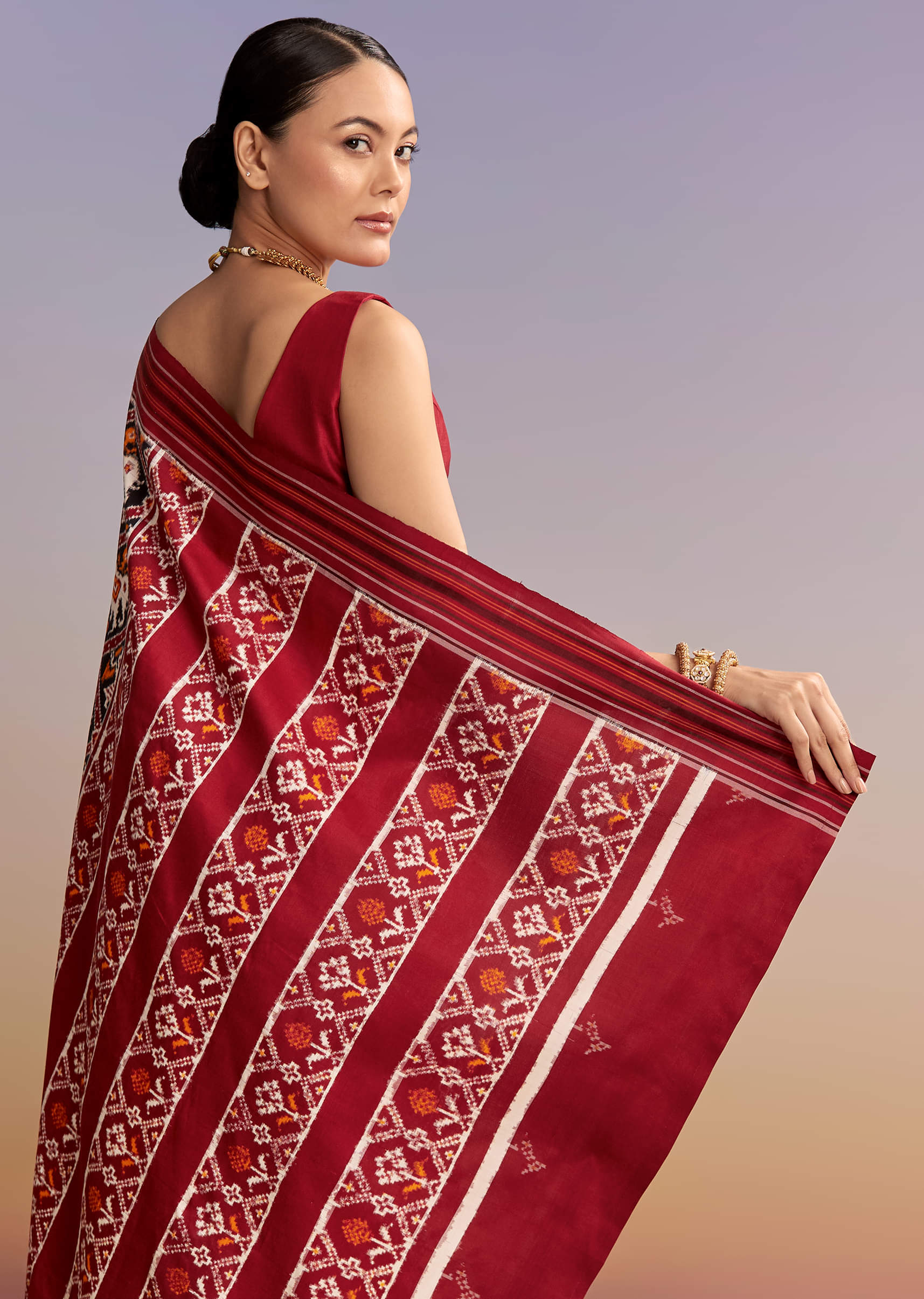 Navy Blue Silk Single Ikkat Handwoven Patola Saree With Animal Motifs - Image 6