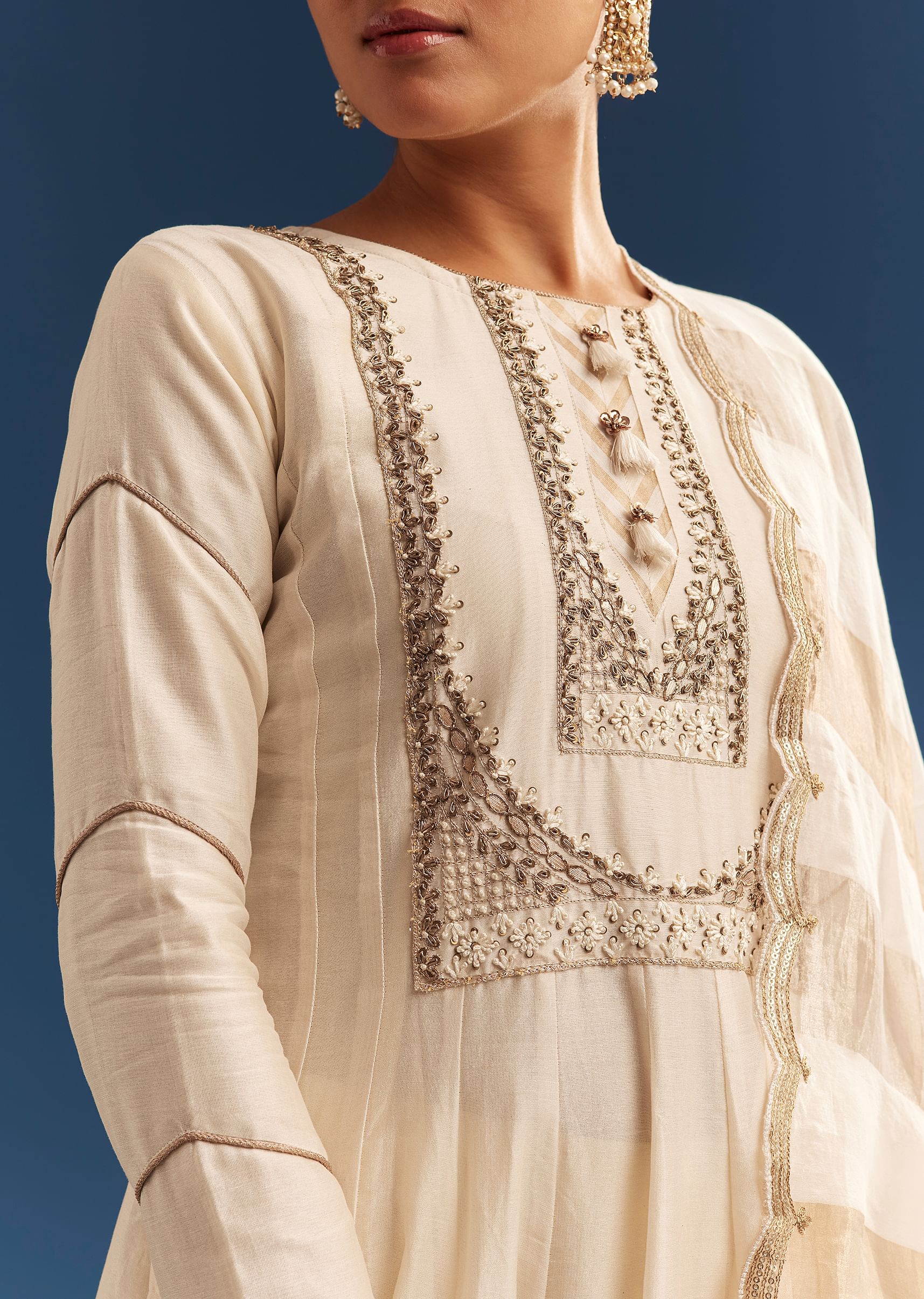 Off White Chanderi Layered Kurta Set With Banarasi Tissue Dupatta - Image 4
