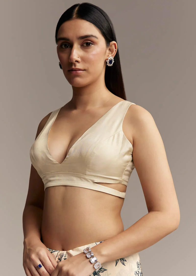 Off White Crepe Saree With Black Floral Print And Embroidered Border - Image 7