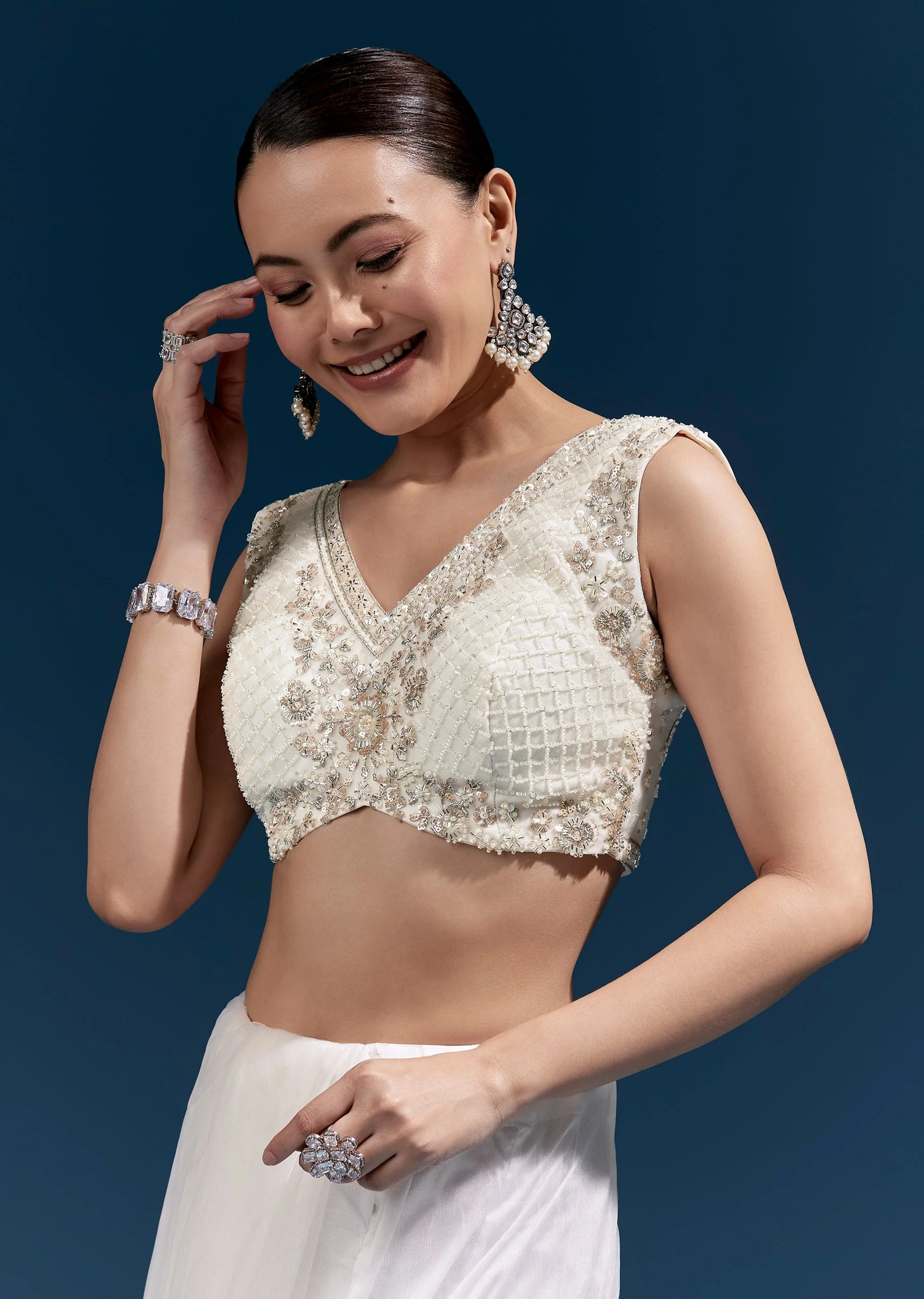 Off White Heavy Embroidered Net Saree With Scalloped Border And Tasselled Pallu - Image 7