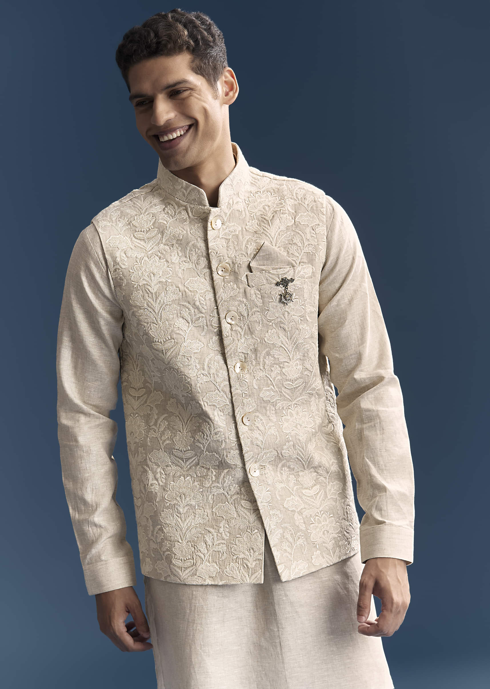 Off White Kurta Jacket Set For Men With Resham Work - Image 4