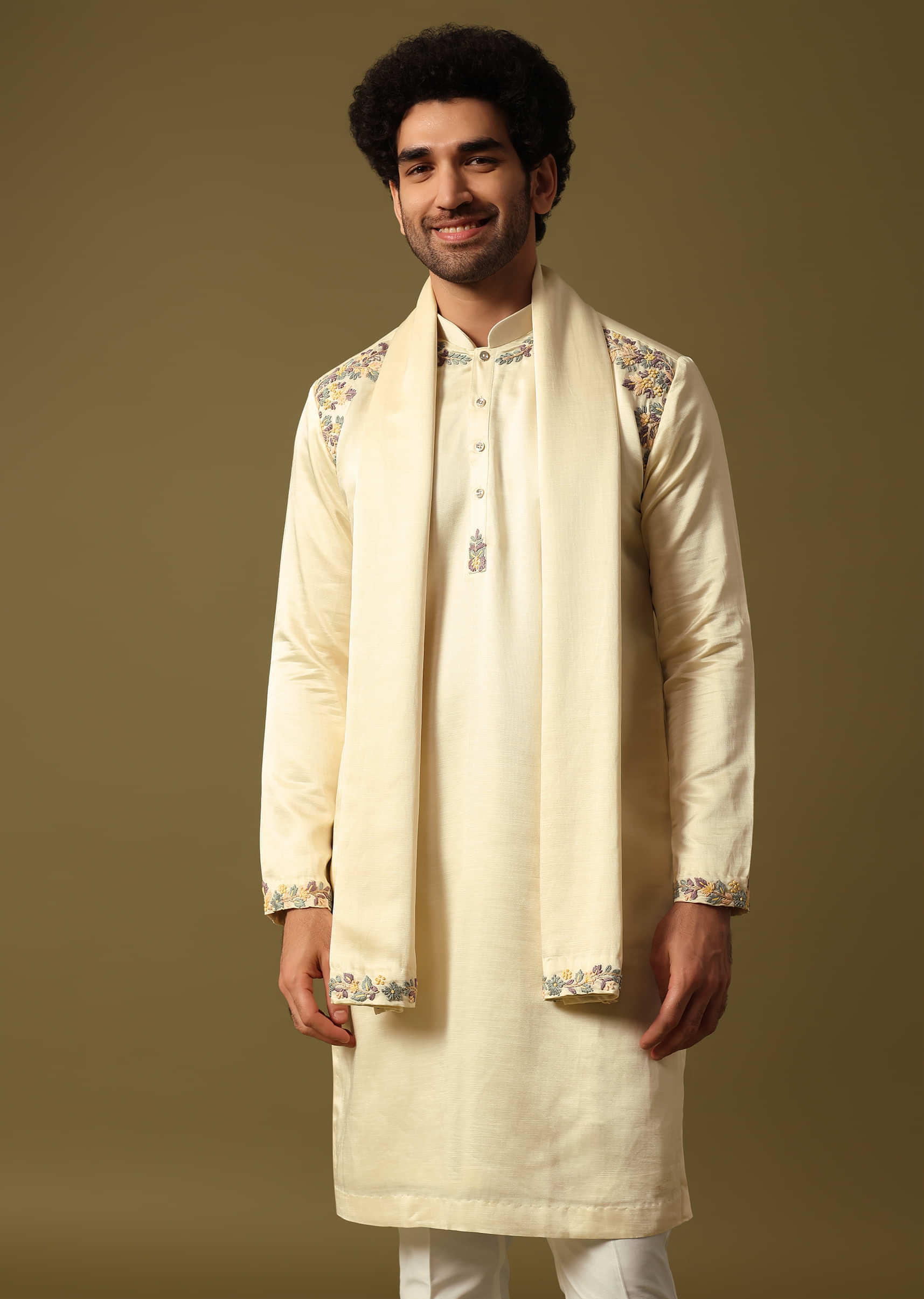 Off White Kurta Pant Set With Dupatta In Resham Work - Image 10
