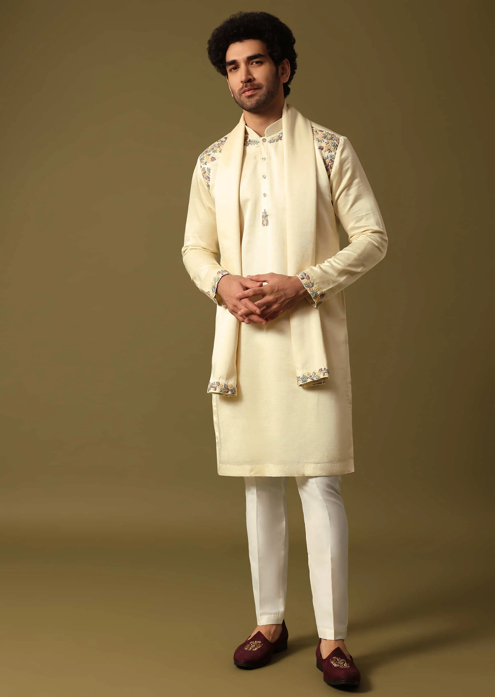 Off White Kurta Pant Set With Dupatta In Resham Work - Image 11