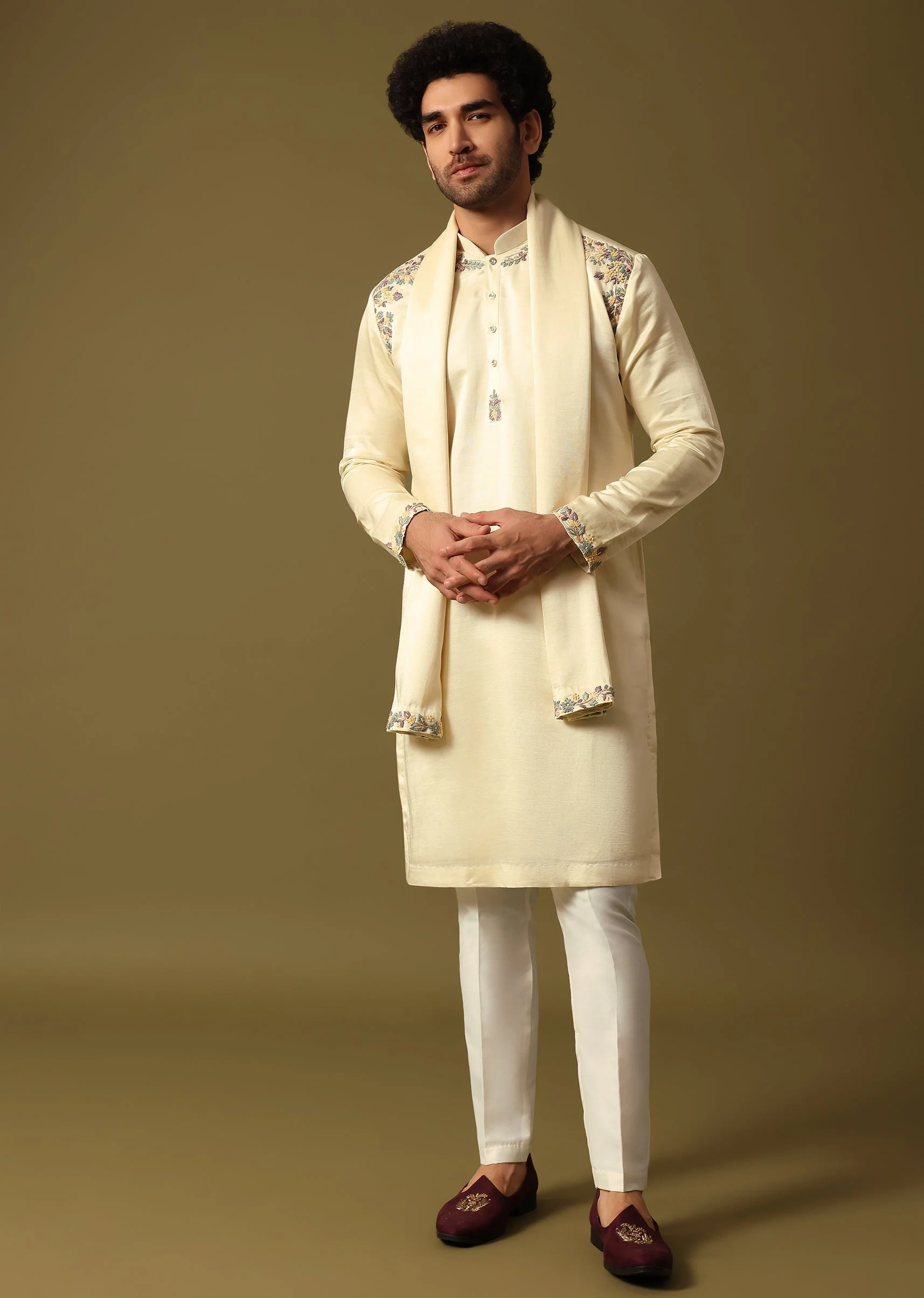 Off White Kurta Pant Set With Dupatta In Resham Work - Image 3