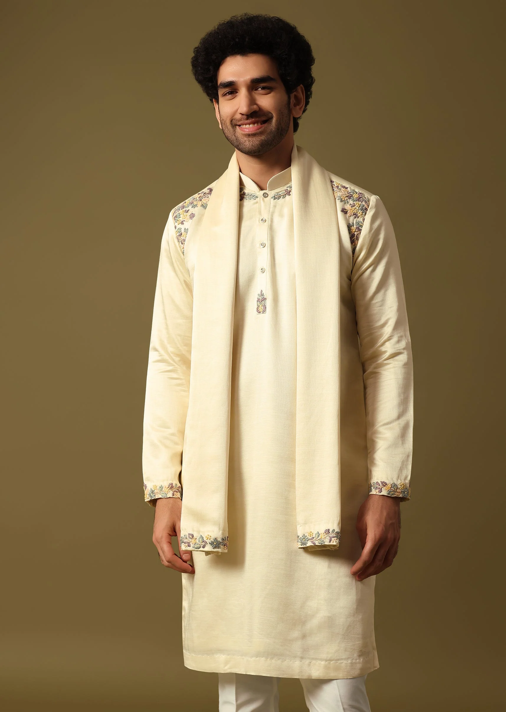 Off White Kurta Pant Set With Dupatta In Resham Work - Image 4