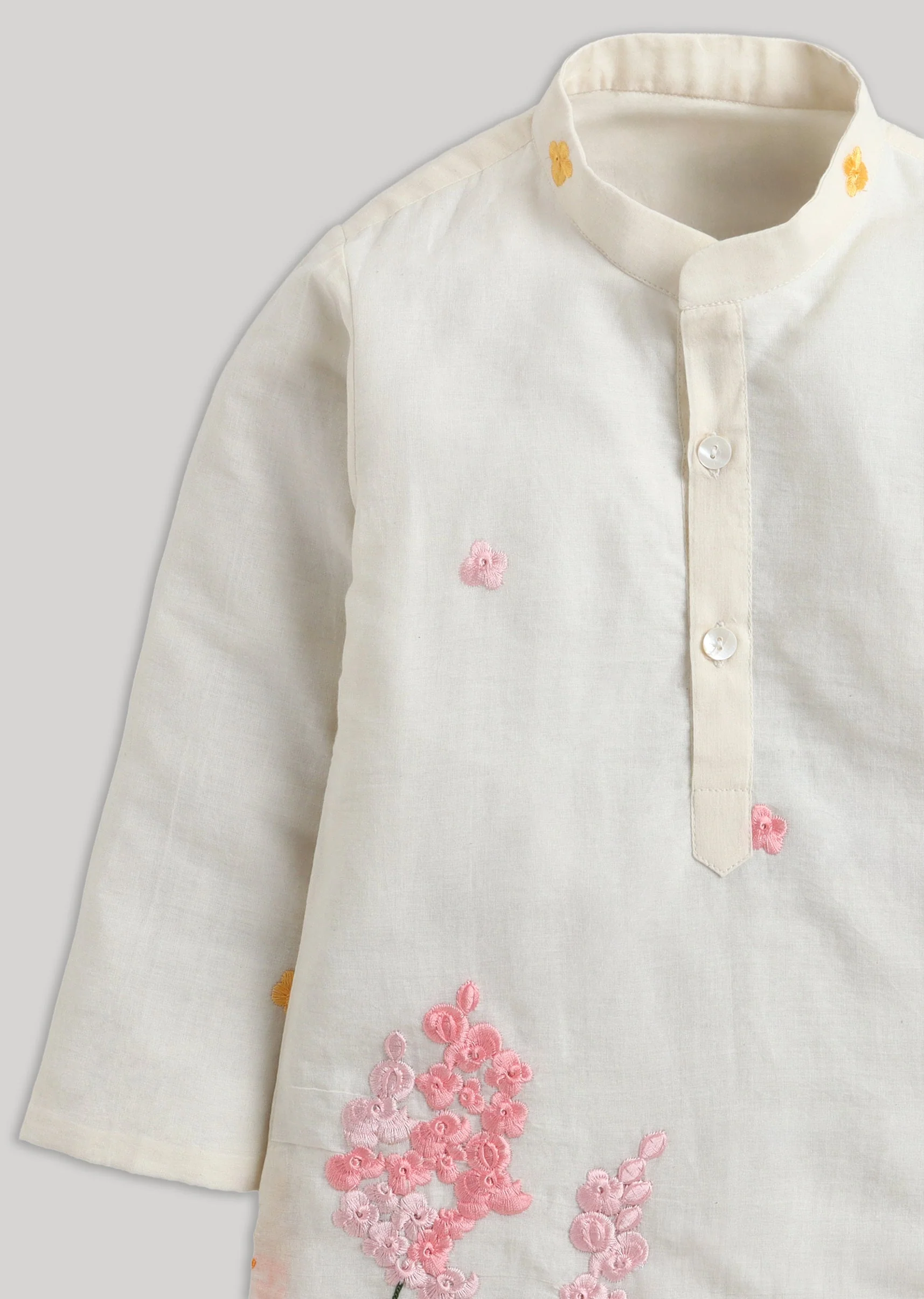 Off White Kurta Set With Embroidery And Multicolour Accents - Image 4