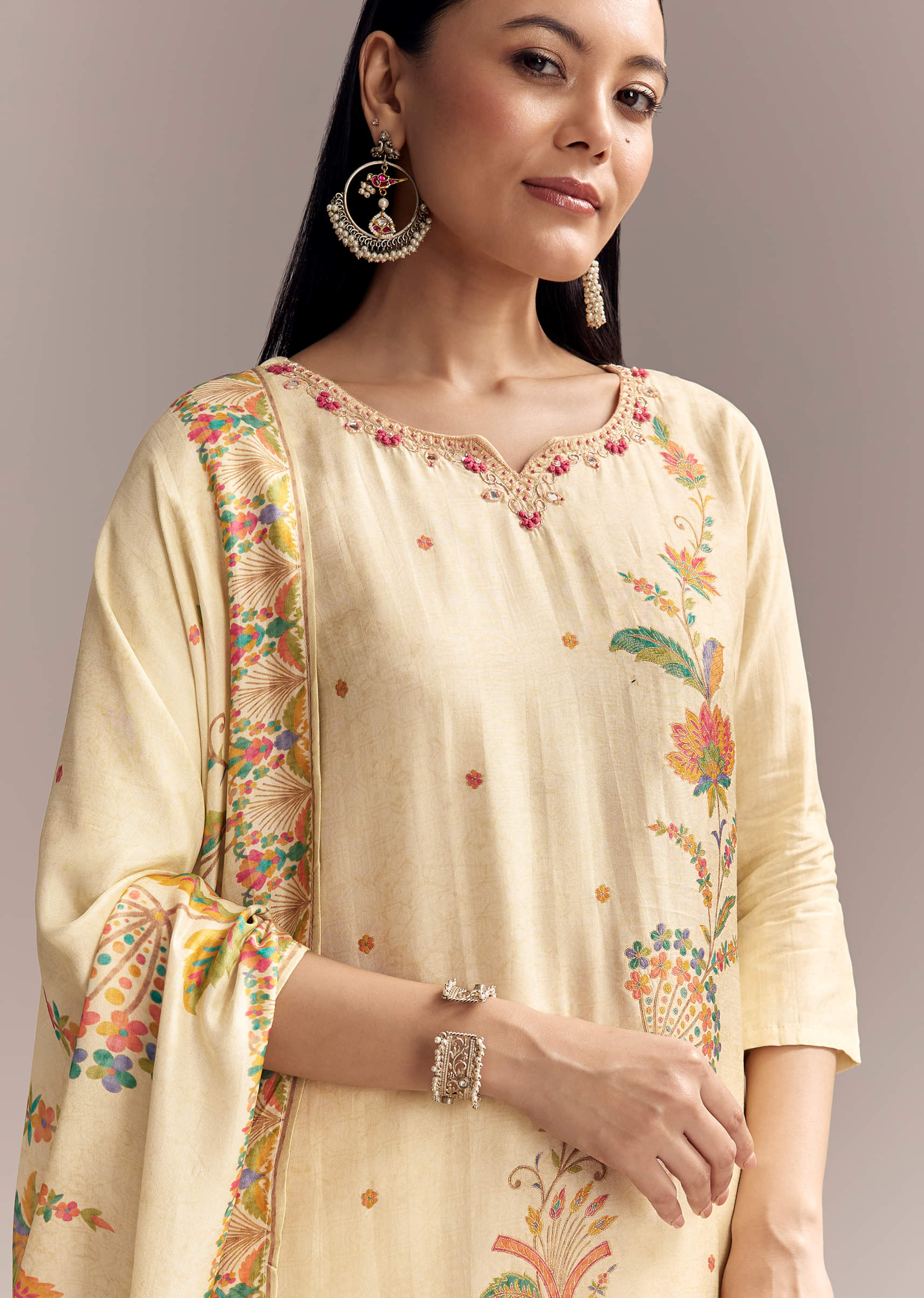 Off White Silk Kurta Set With Floral Print - Image 2