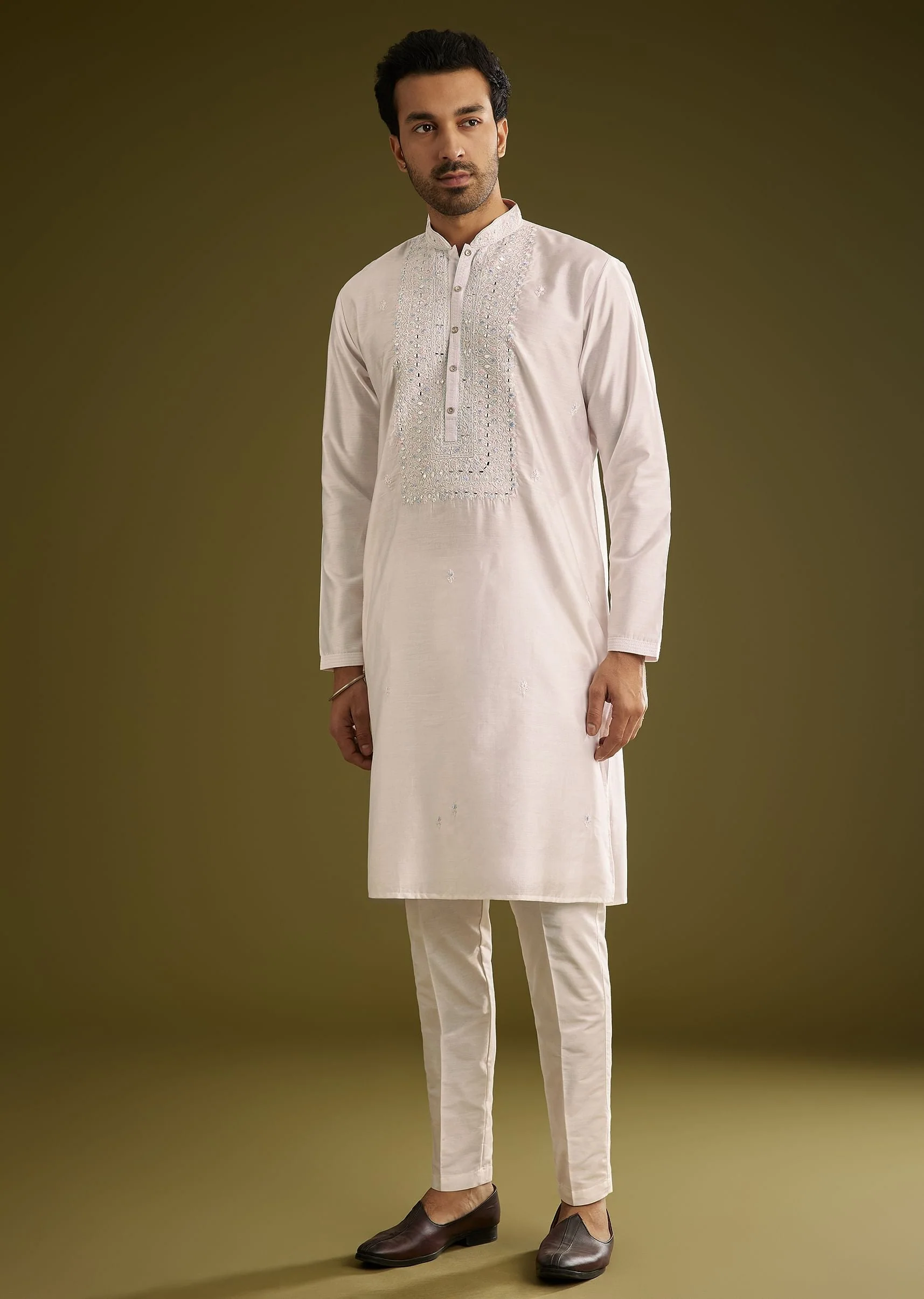 Off White Silk Kurta Set With Thread And Mirror Work - Image 4