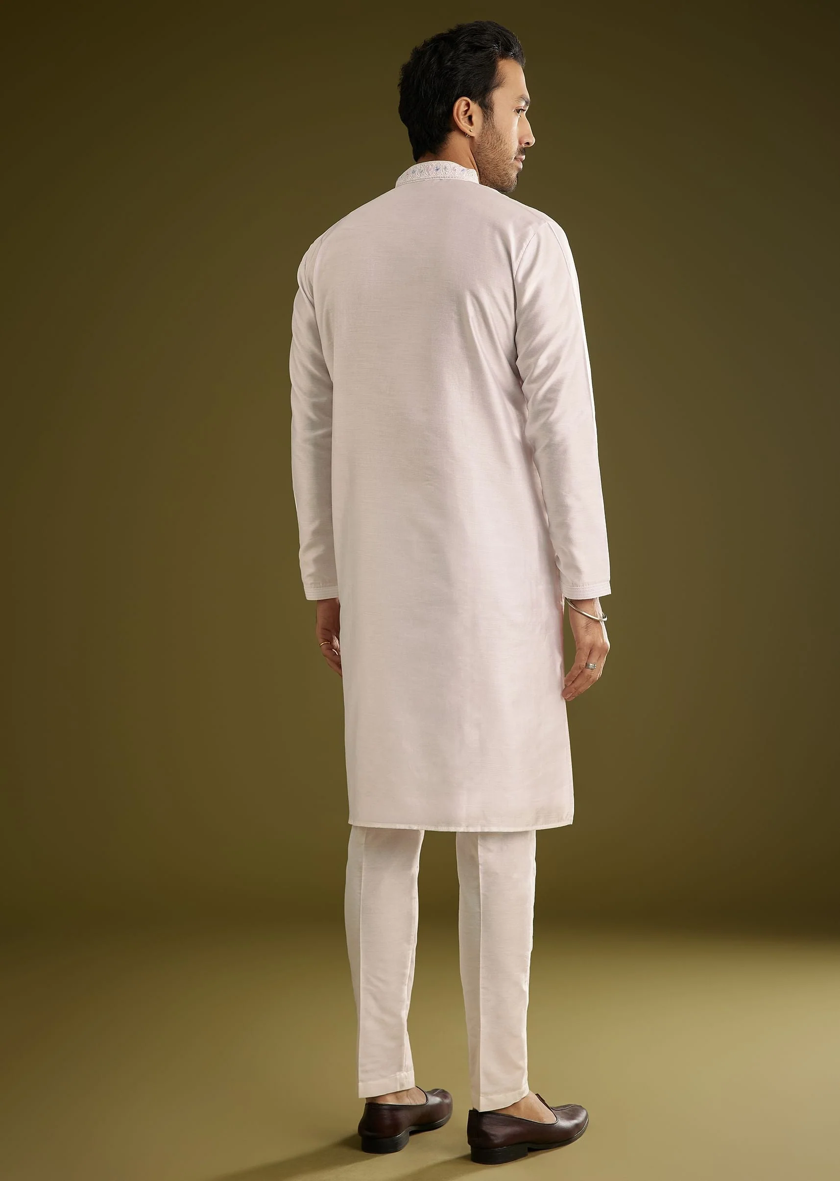 Off White Silk Kurta Set With Thread And Mirror Work - Image 5