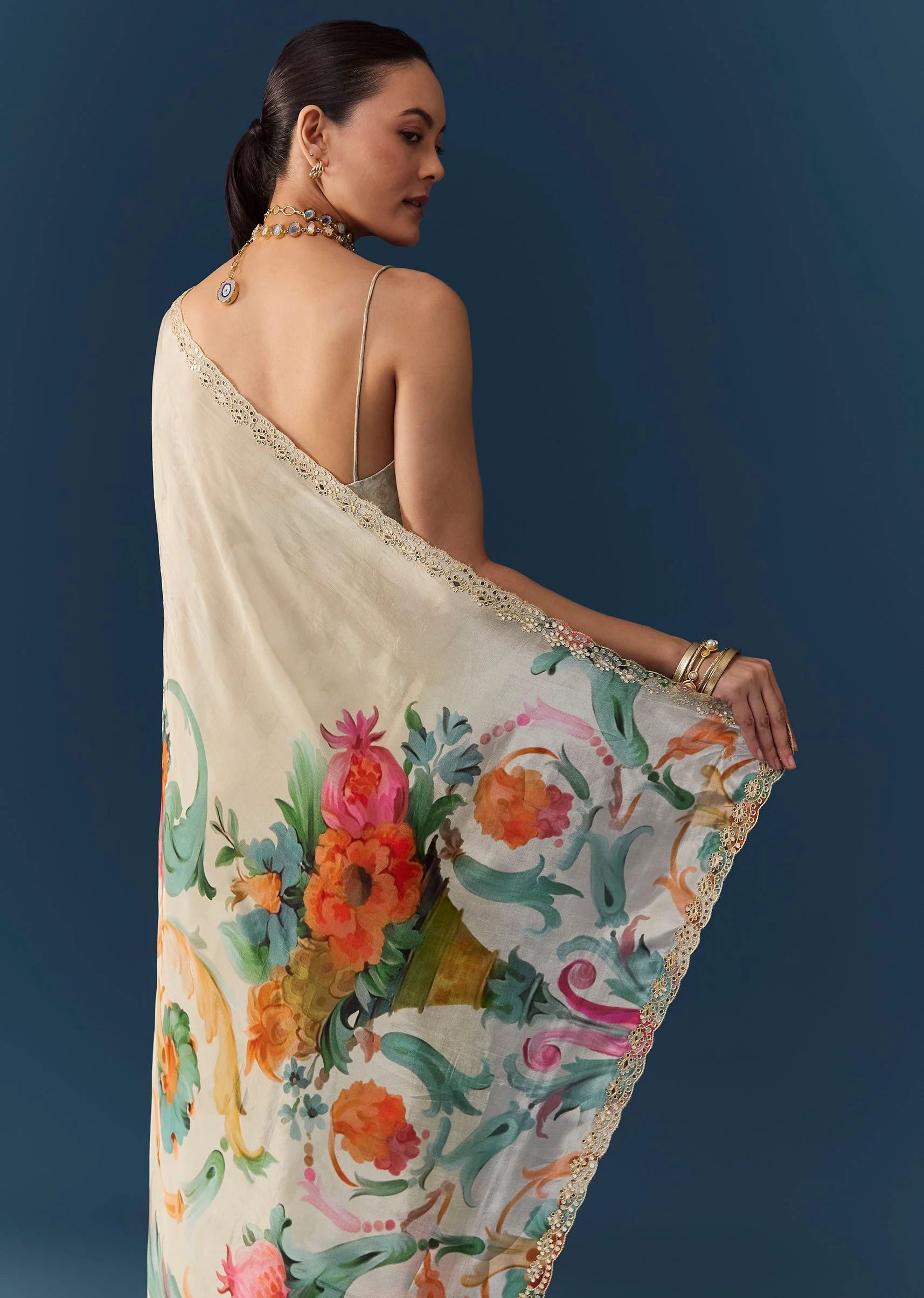 Off White Silk Printed Saree with Blouse Fabric - Image 6