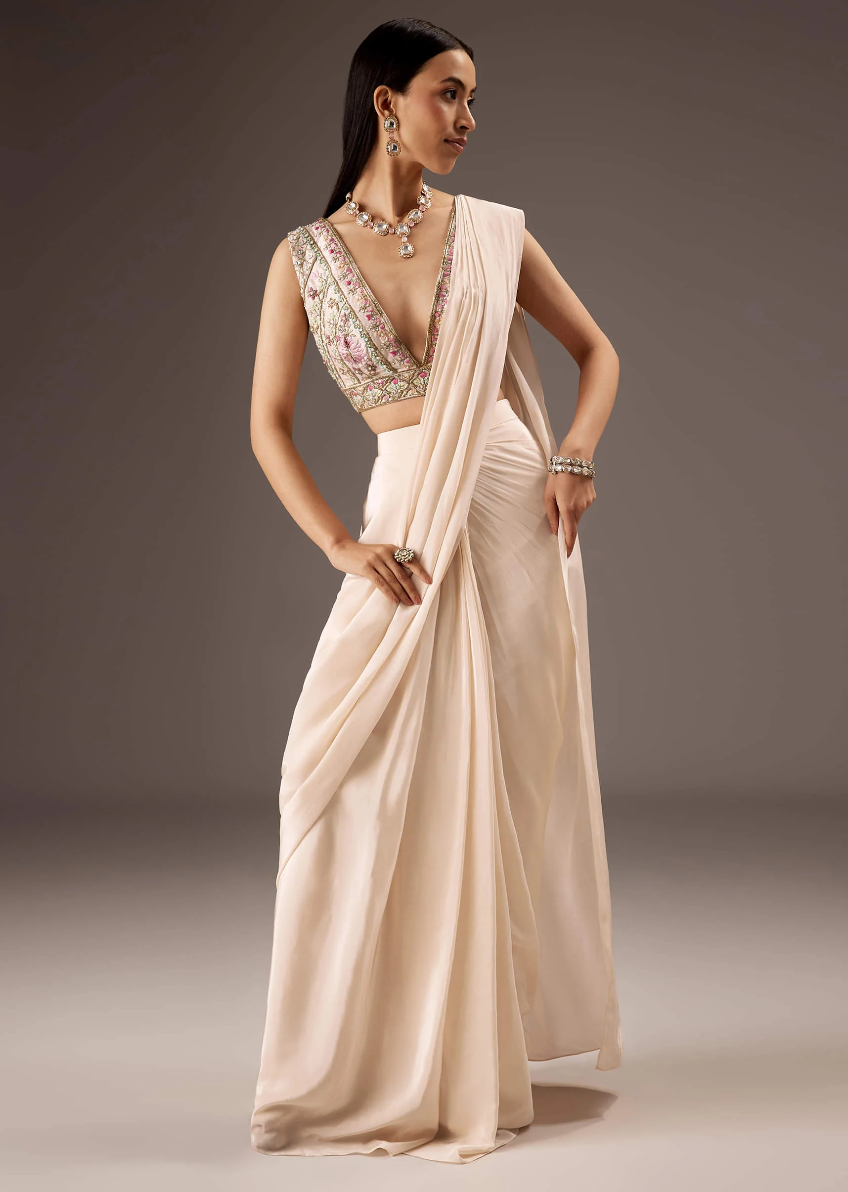 Off White Silk Saree With Embroidered Blouse - Image 4