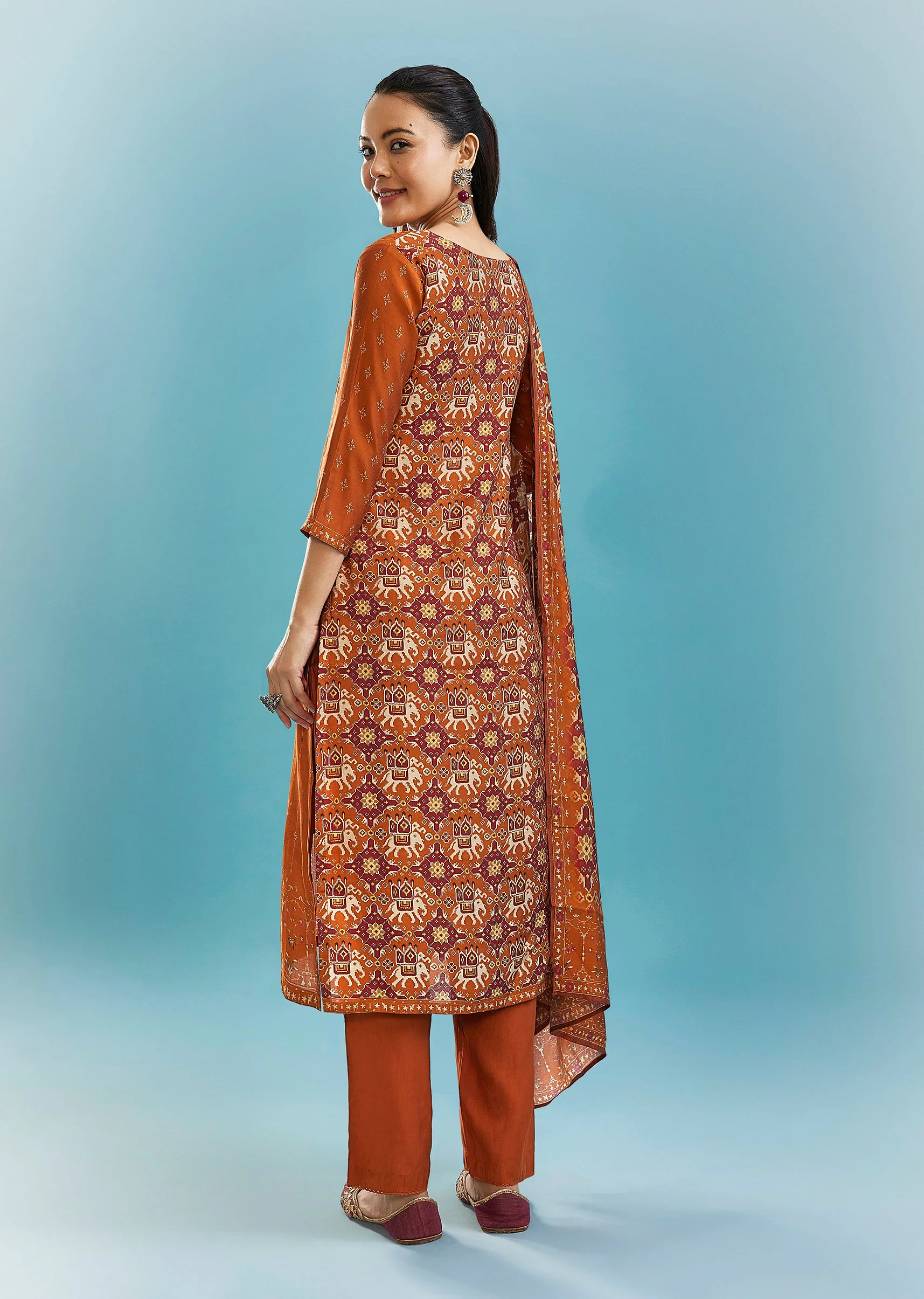 Orange Printed Kurta Set With Mirror And Zari Work - Image 5