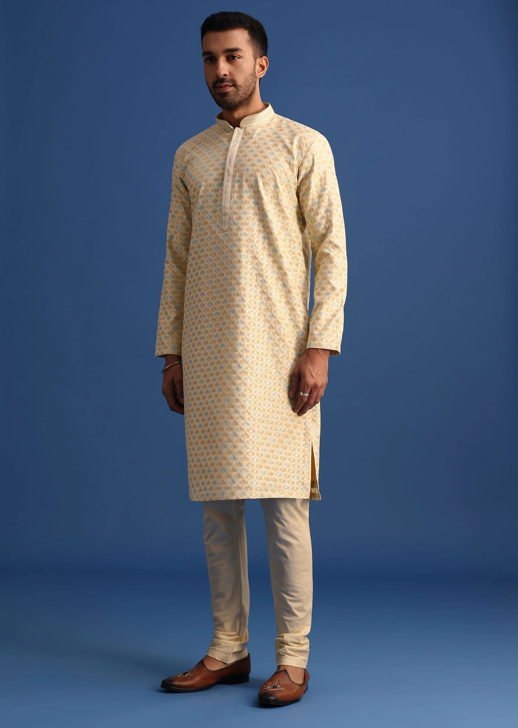 Peach Kurta Set With Foil Print Detail - Image 3