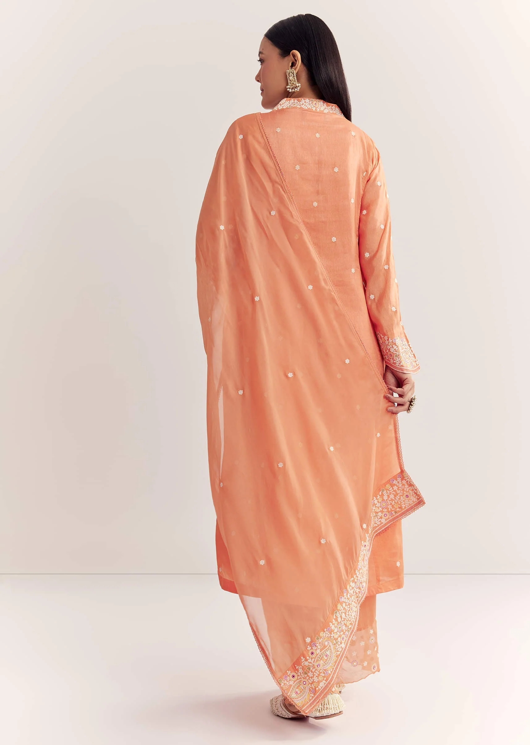 Peach Silk Threadwork Kurta Set With Organza Dupatta - Image 5