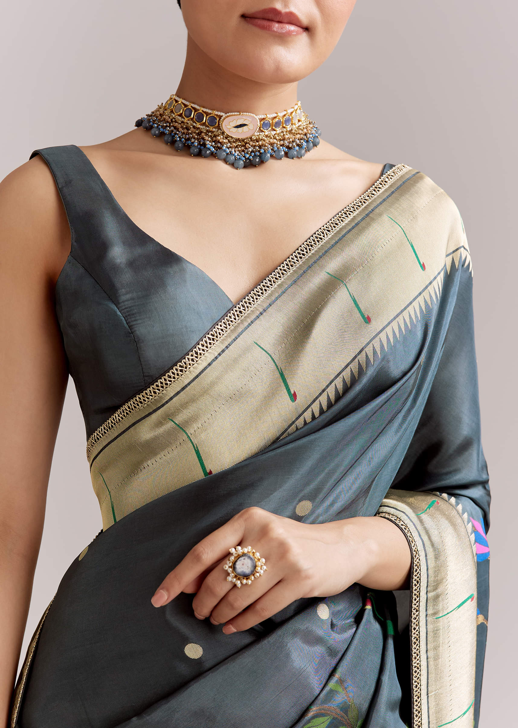 Pencil Grey Dola Silk Woven Muniya Paithani Saree With Zari Border - Image 2