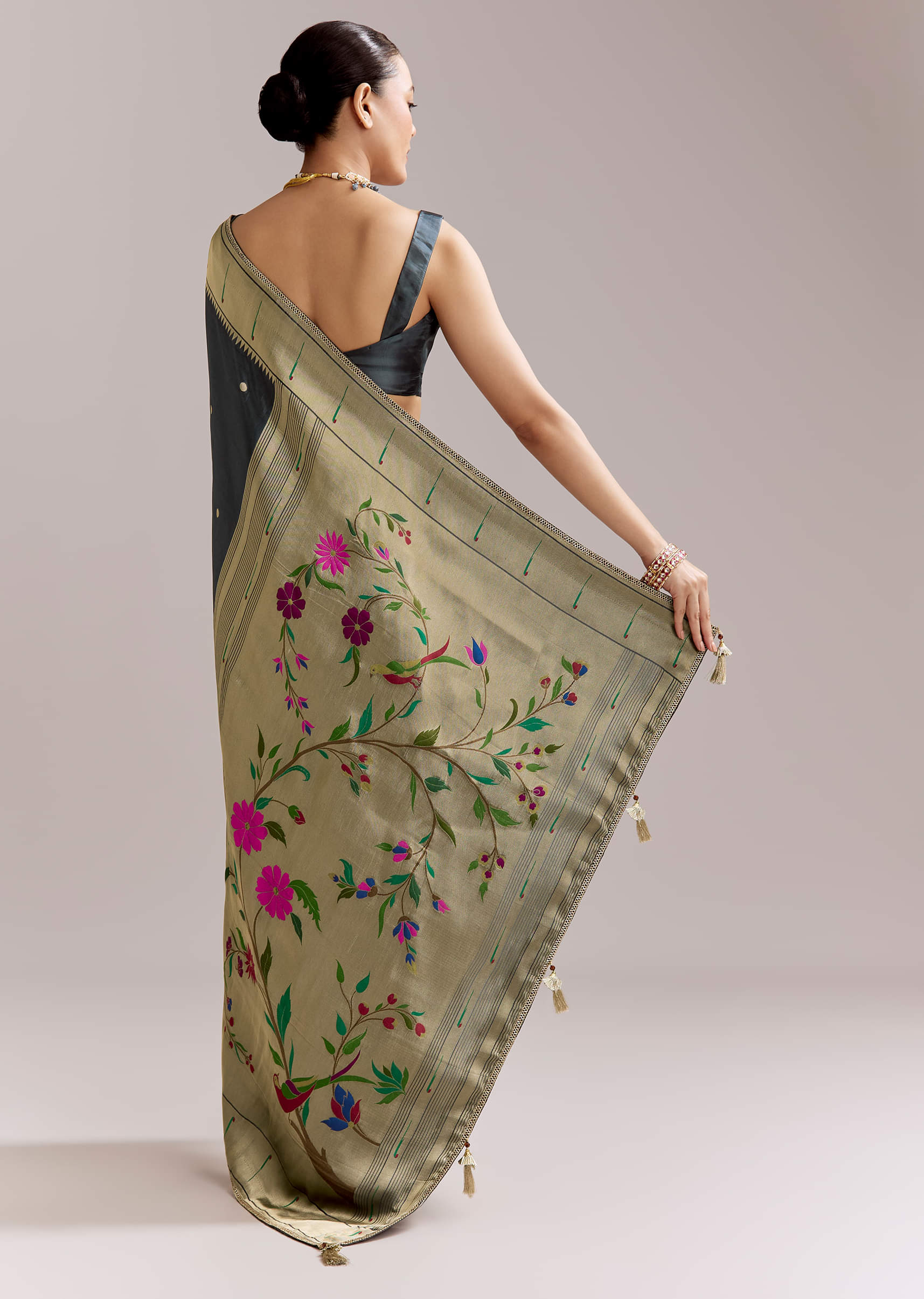 Pencil Grey Dola Silk Woven Muniya Paithani Saree With Zari Border - Image 4
