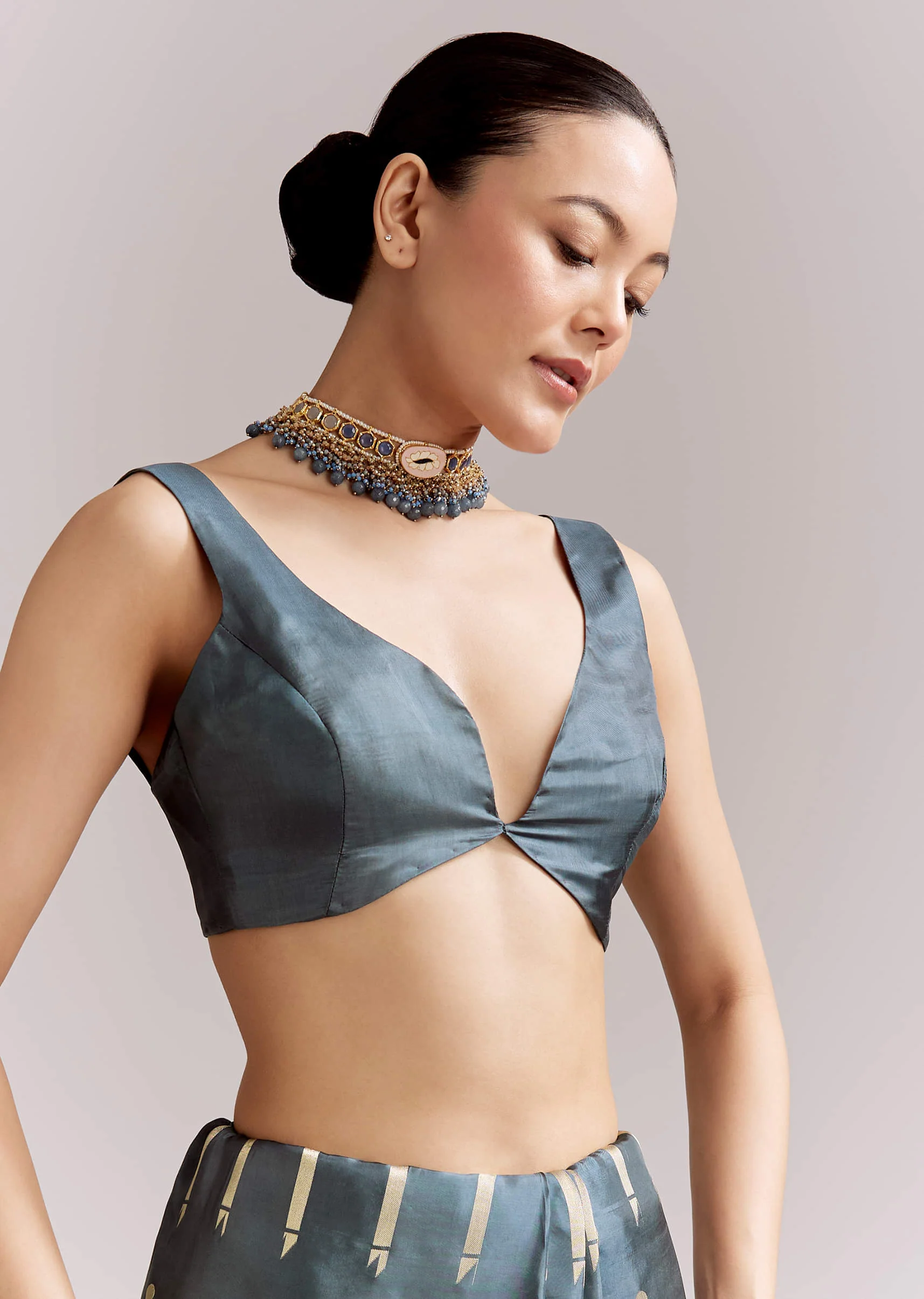 Pencil Grey Dola Silk Woven Muniya Paithani Saree With Zari Border - Image 7