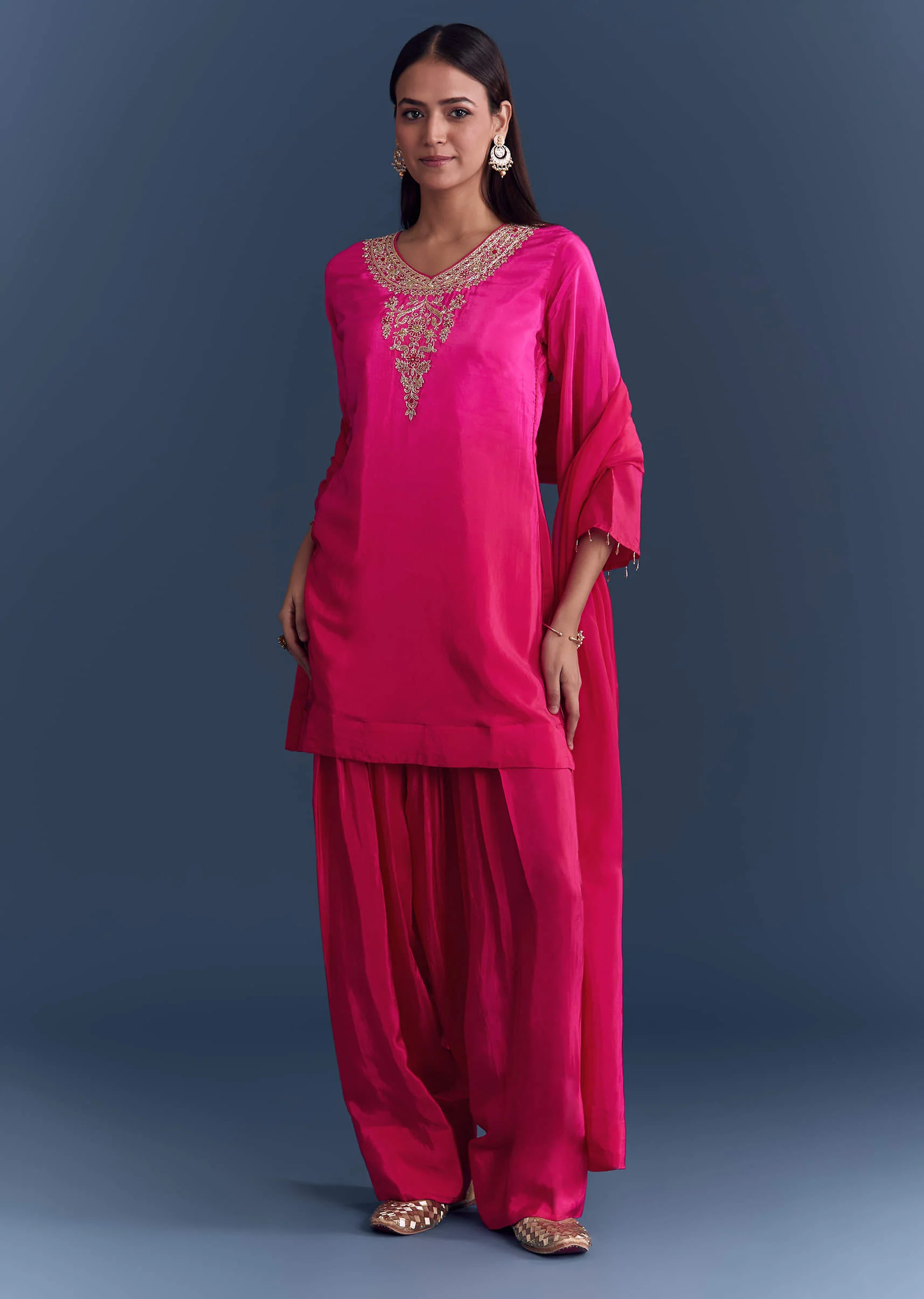 Pink Crepe Kurta Set With Zardosi Work And Farzi Pants - Image 3