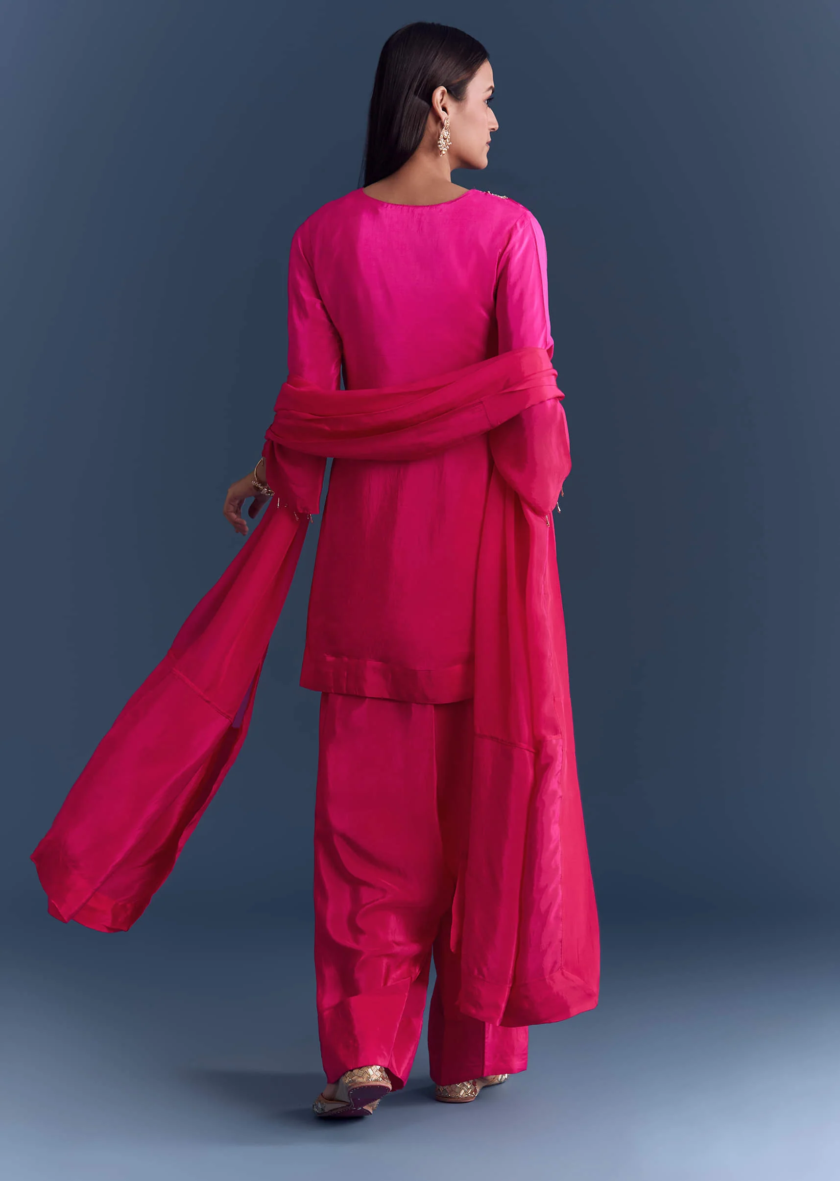 Pink Crepe Kurta Set With Zardosi Work And Farzi Pants - Image 5