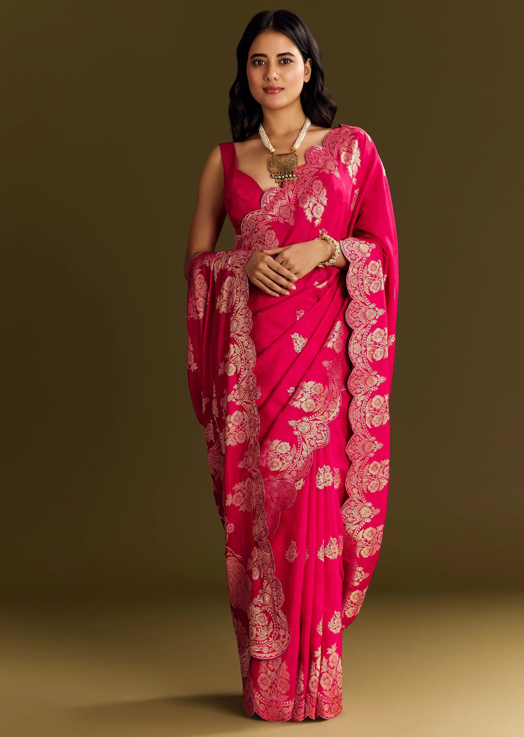Pink Dola Silk Saree With Zari Border And All Over Booti - Image 5