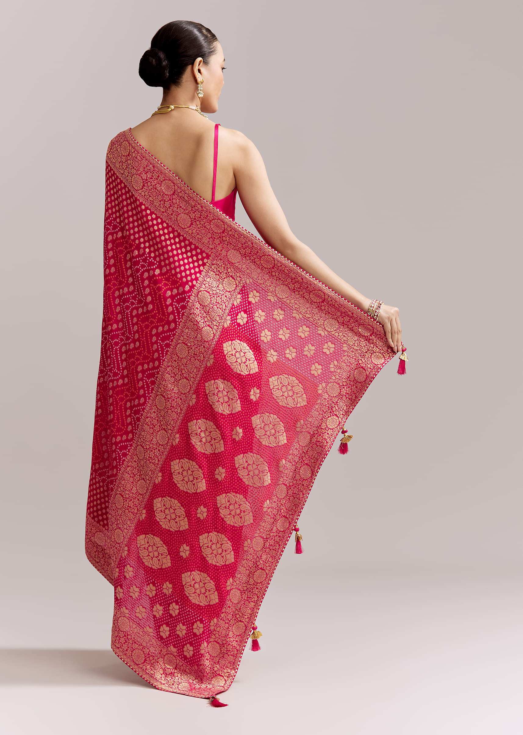 Pink Georgette Woven Saree With Floral Border And Bandhani Print - Image 4