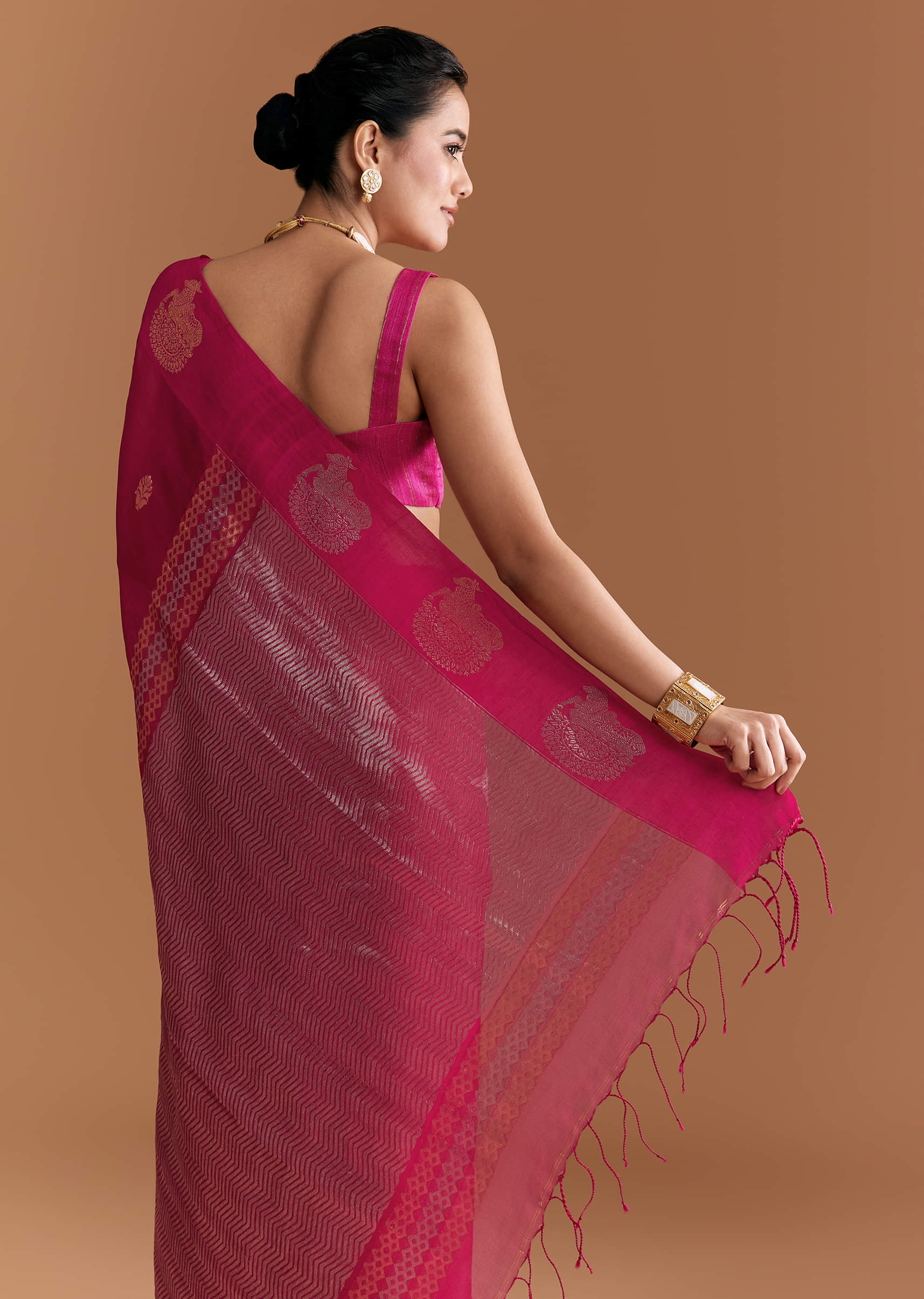 Pink Linen Woven Saree With Brocade And Zari Work - Image 6